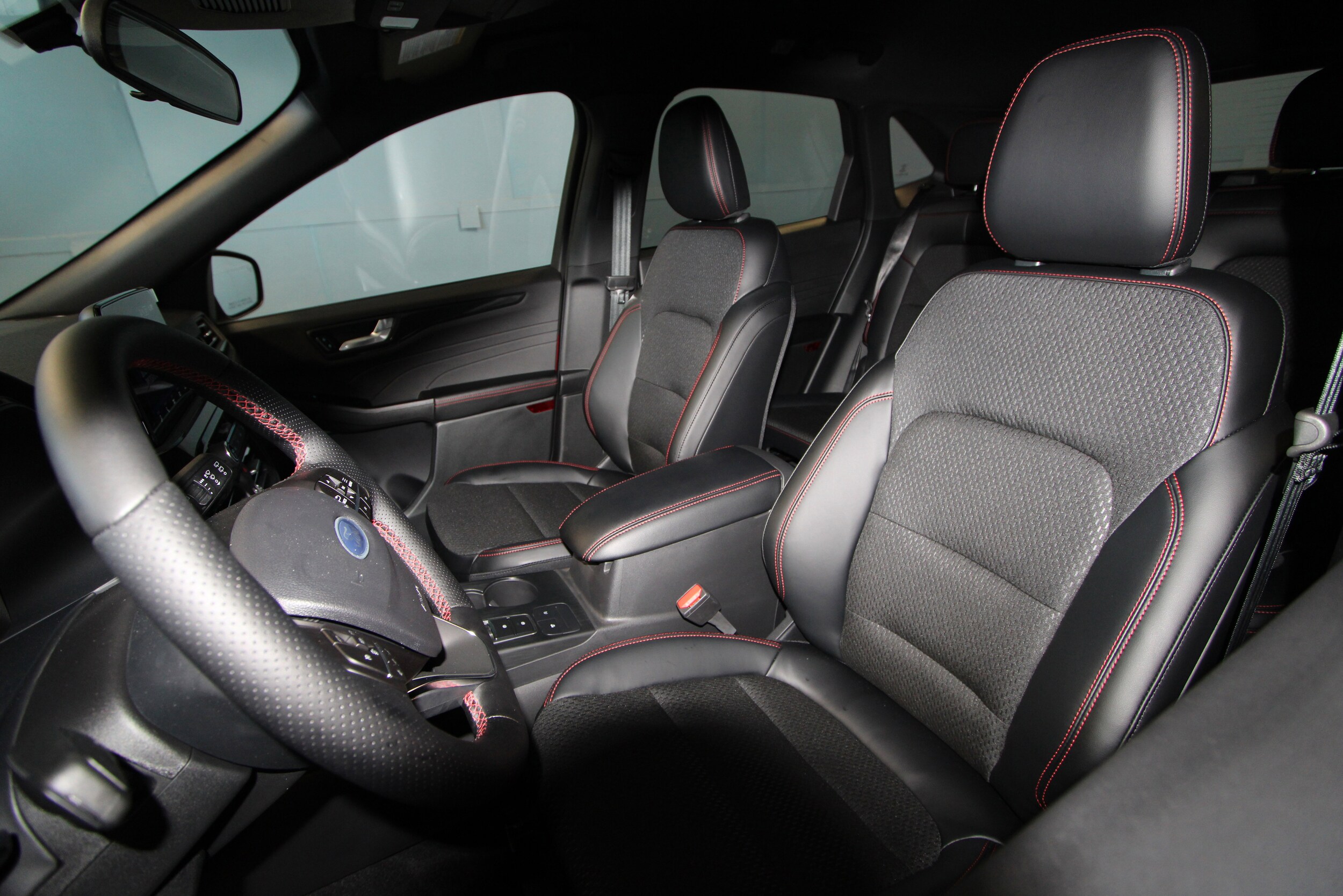 2025 Ford Escape ST-Line photo 3