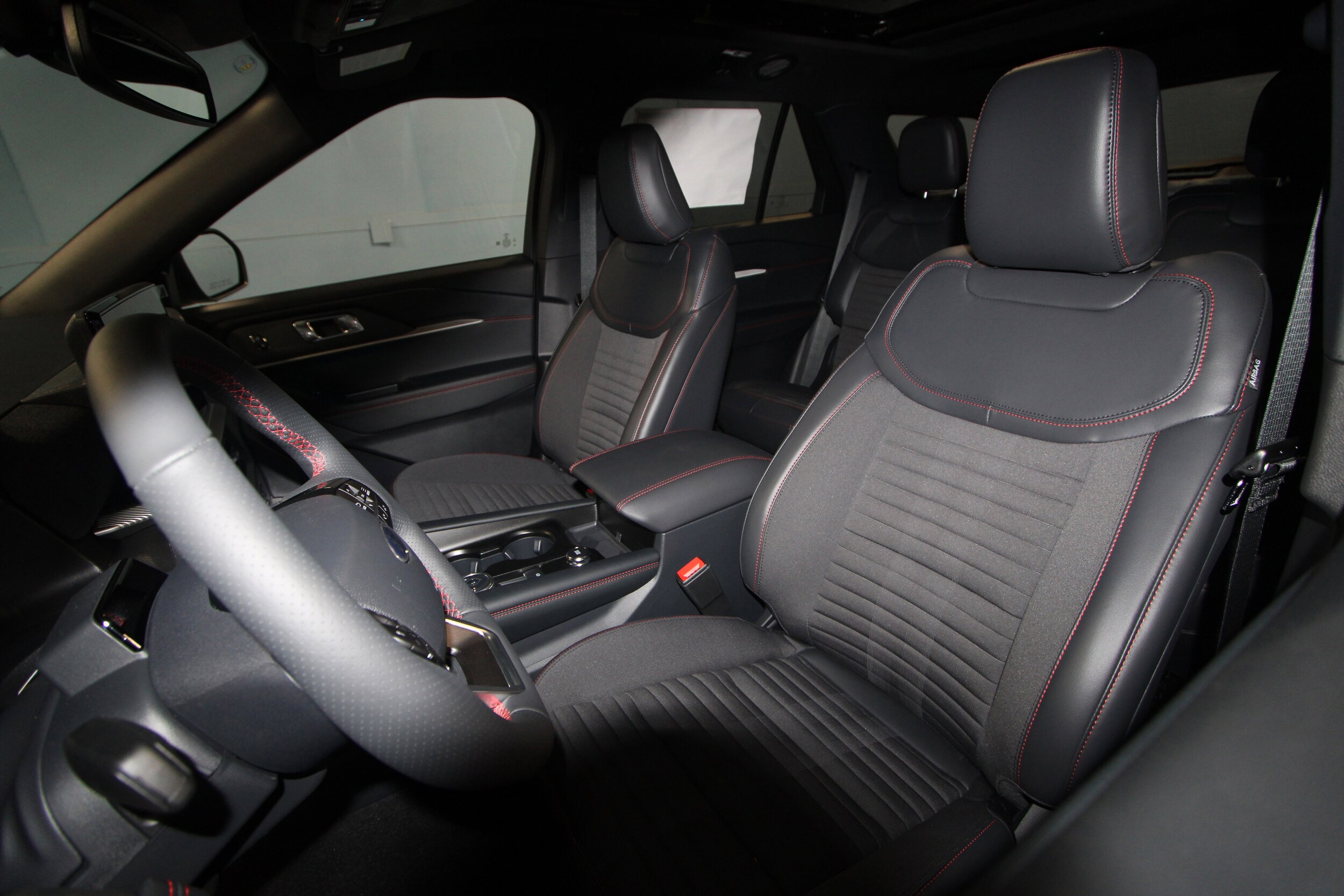 2025 Ford Explorer ST-Line photo 3