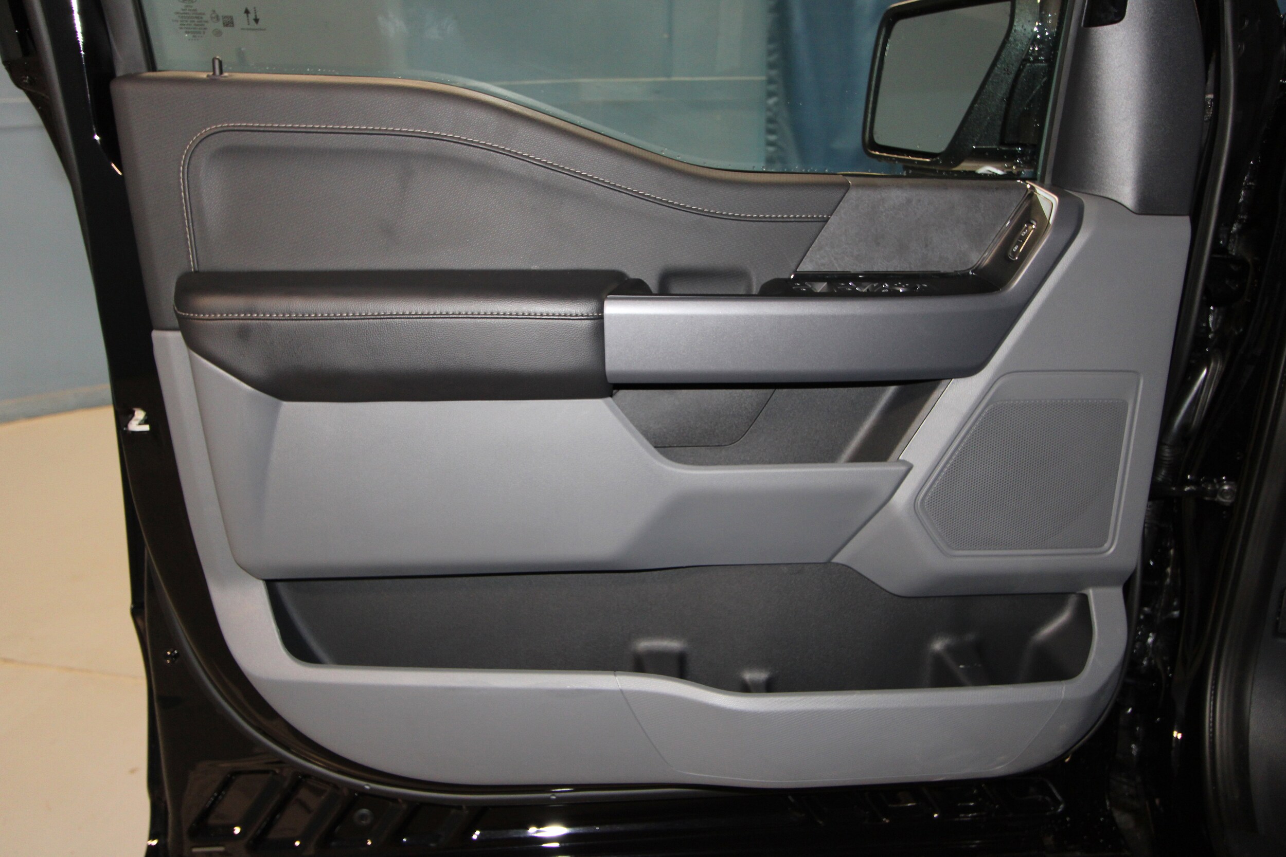 2025 Ford F-150 XLT photo 4