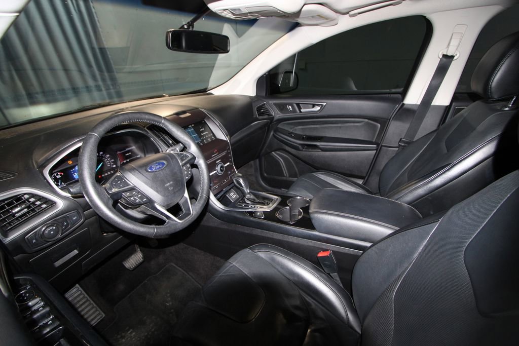 2016 Ford Edge Titanium Sport photo 2