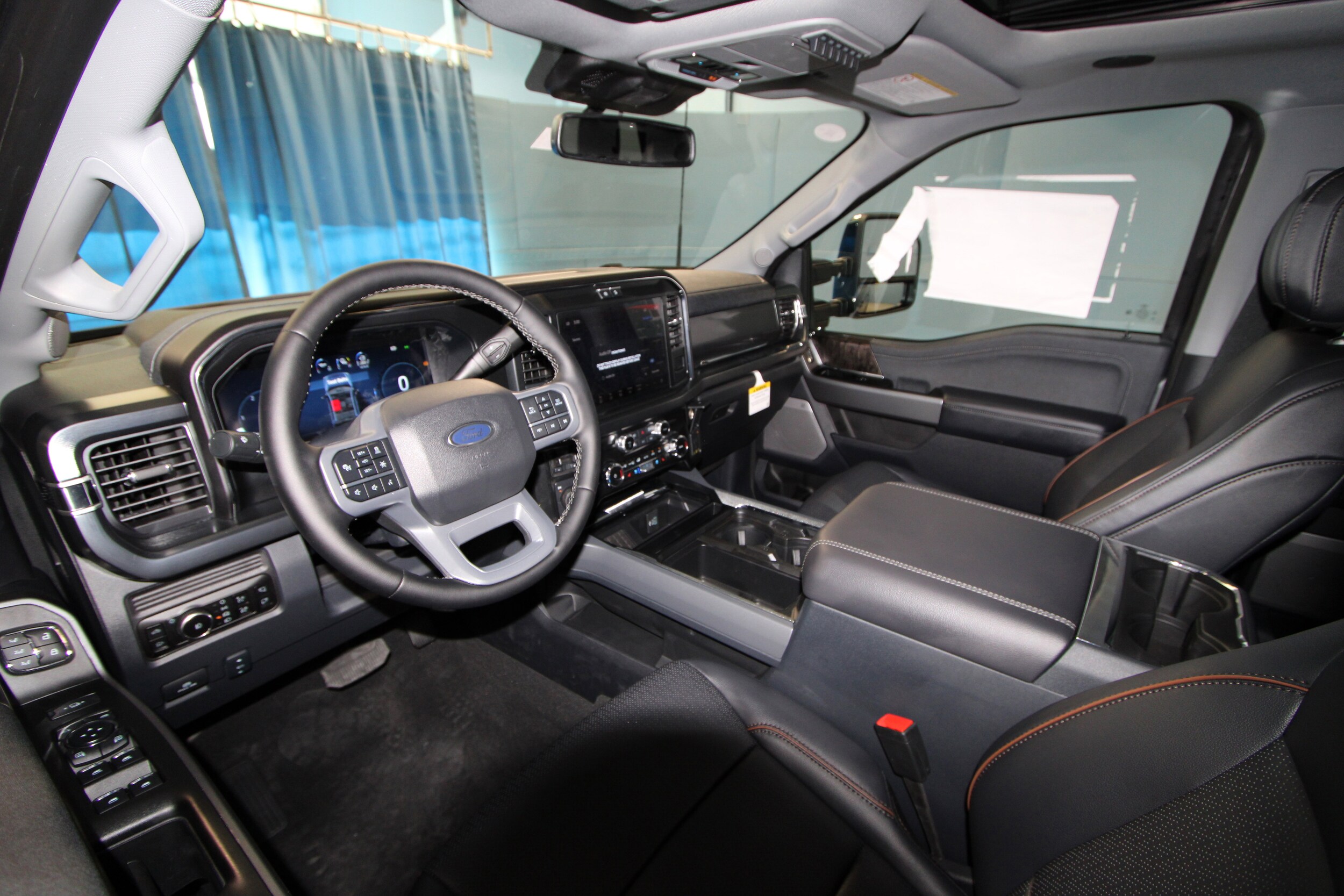2025 Ford F-250 Lariat photo 2