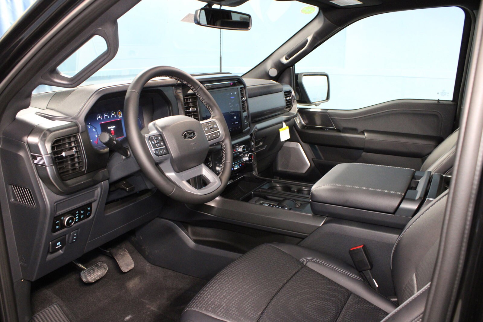 2025 Ford F-150 Lariat photo 2