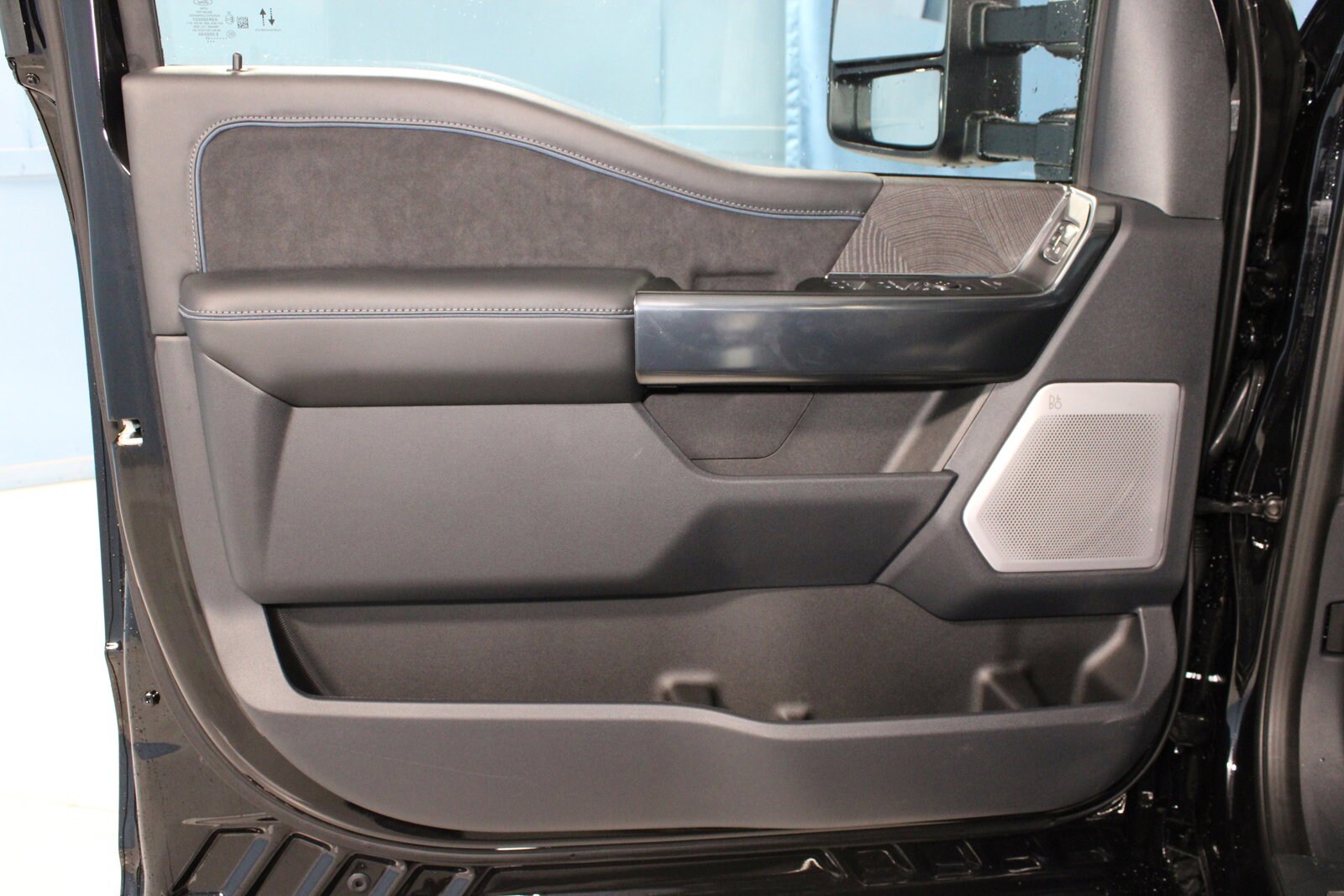2025 Ford F-250 Platinum photo 4