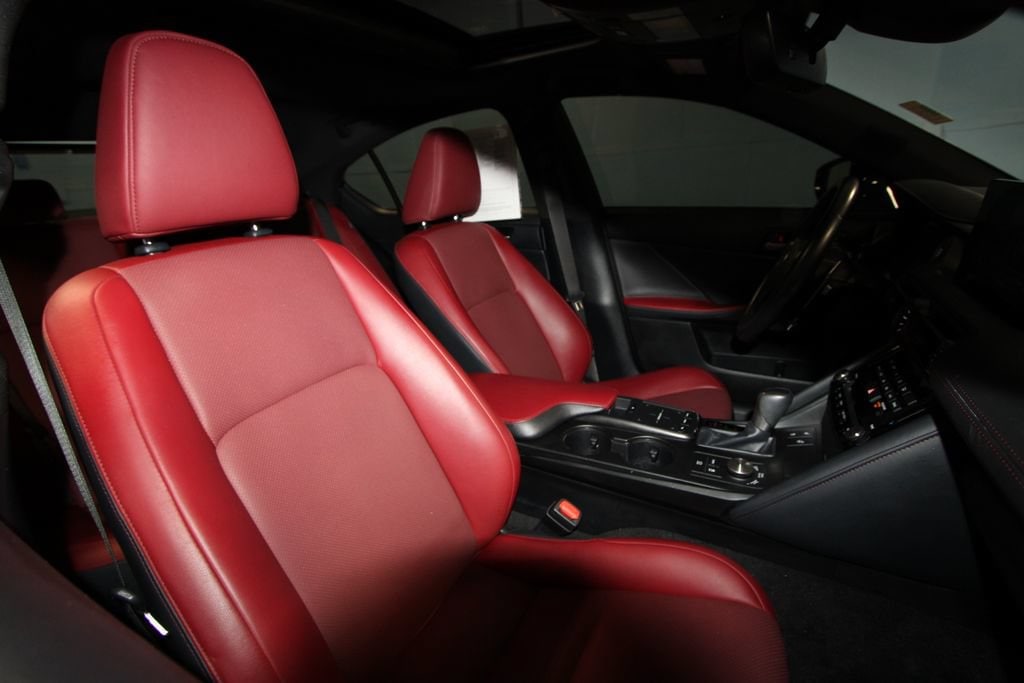 2024 Lexus IS 300 - Photo 25