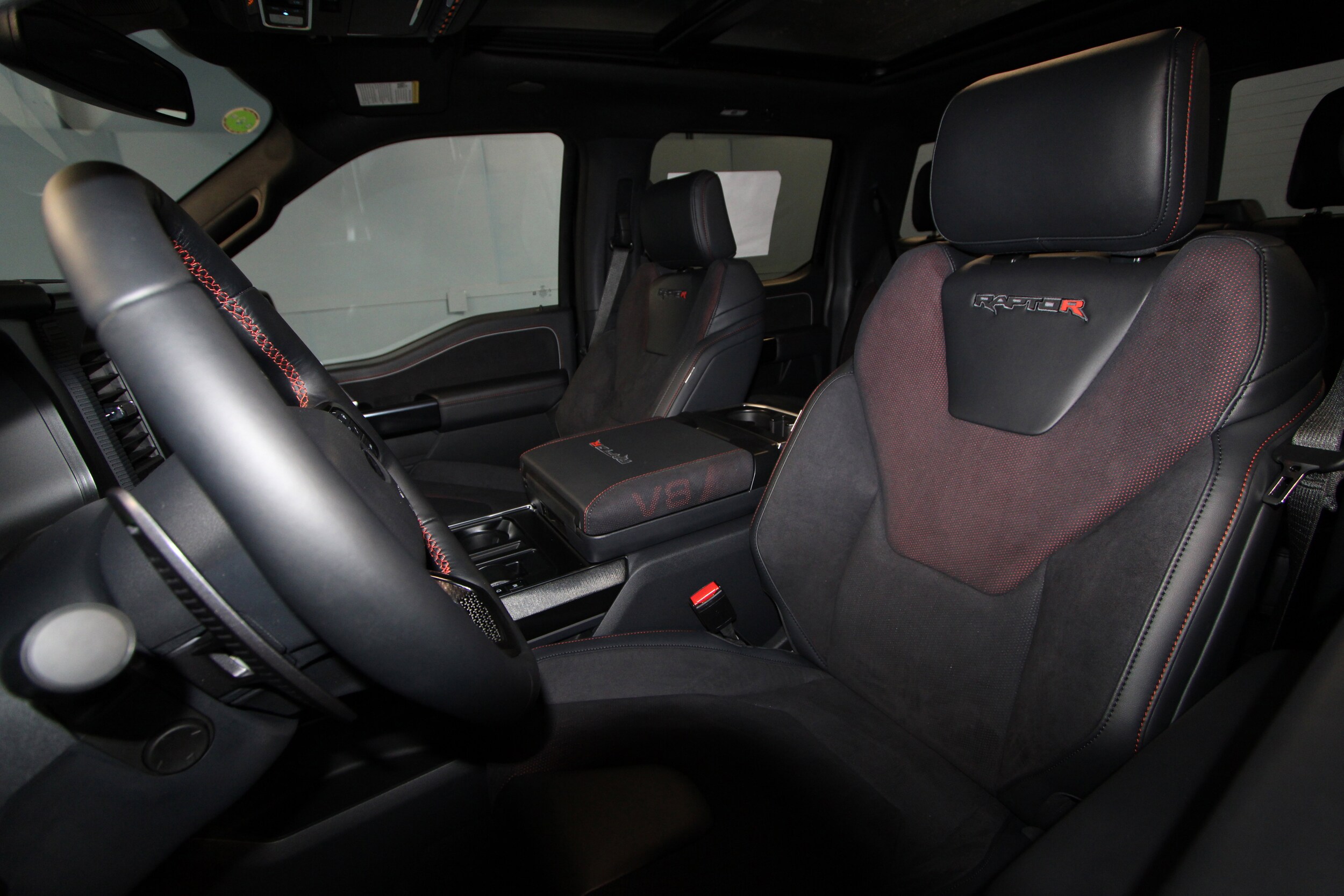 2025 Ford F-150 Raptor photo 4