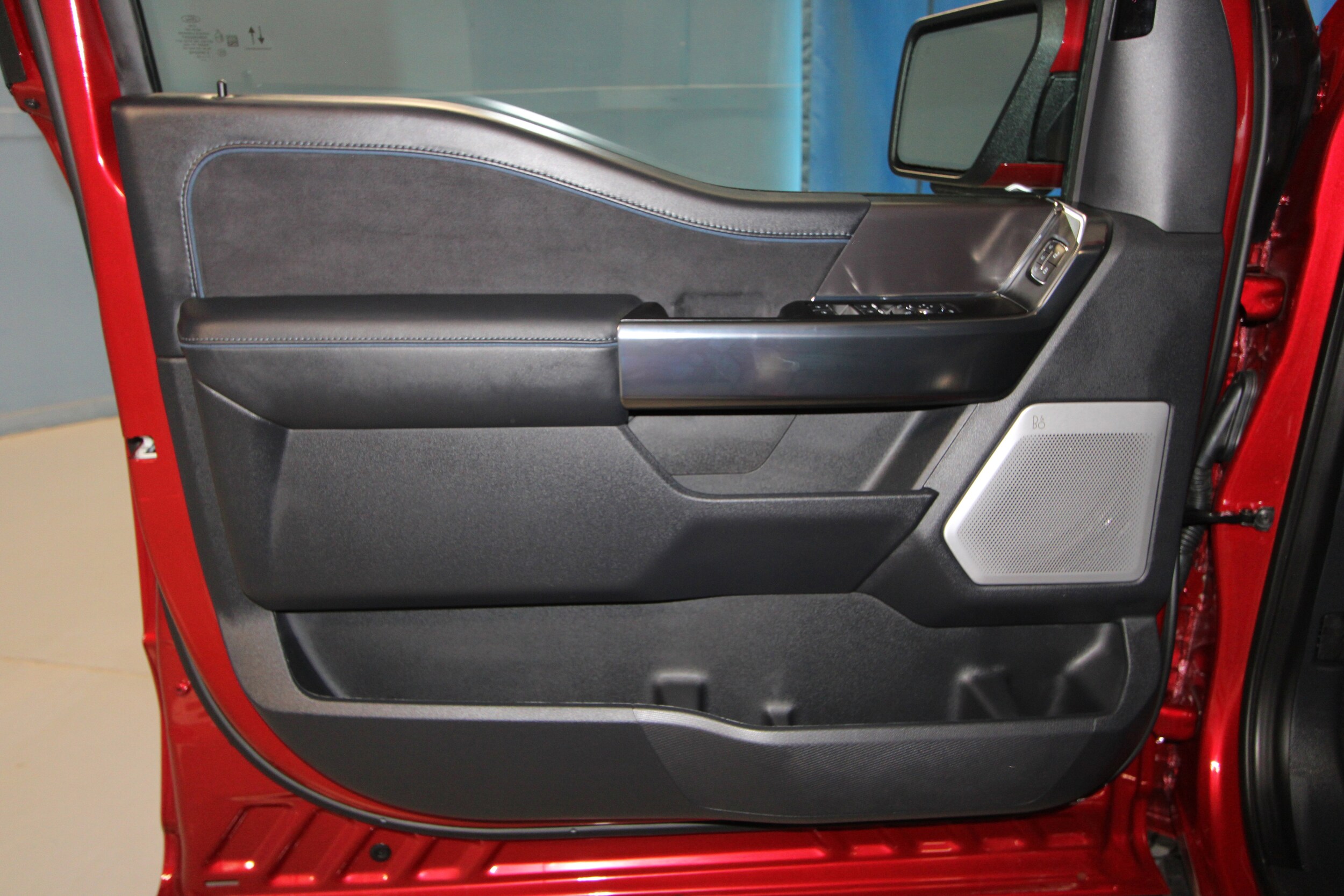 2025 Ford F-150 Platinum photo 4