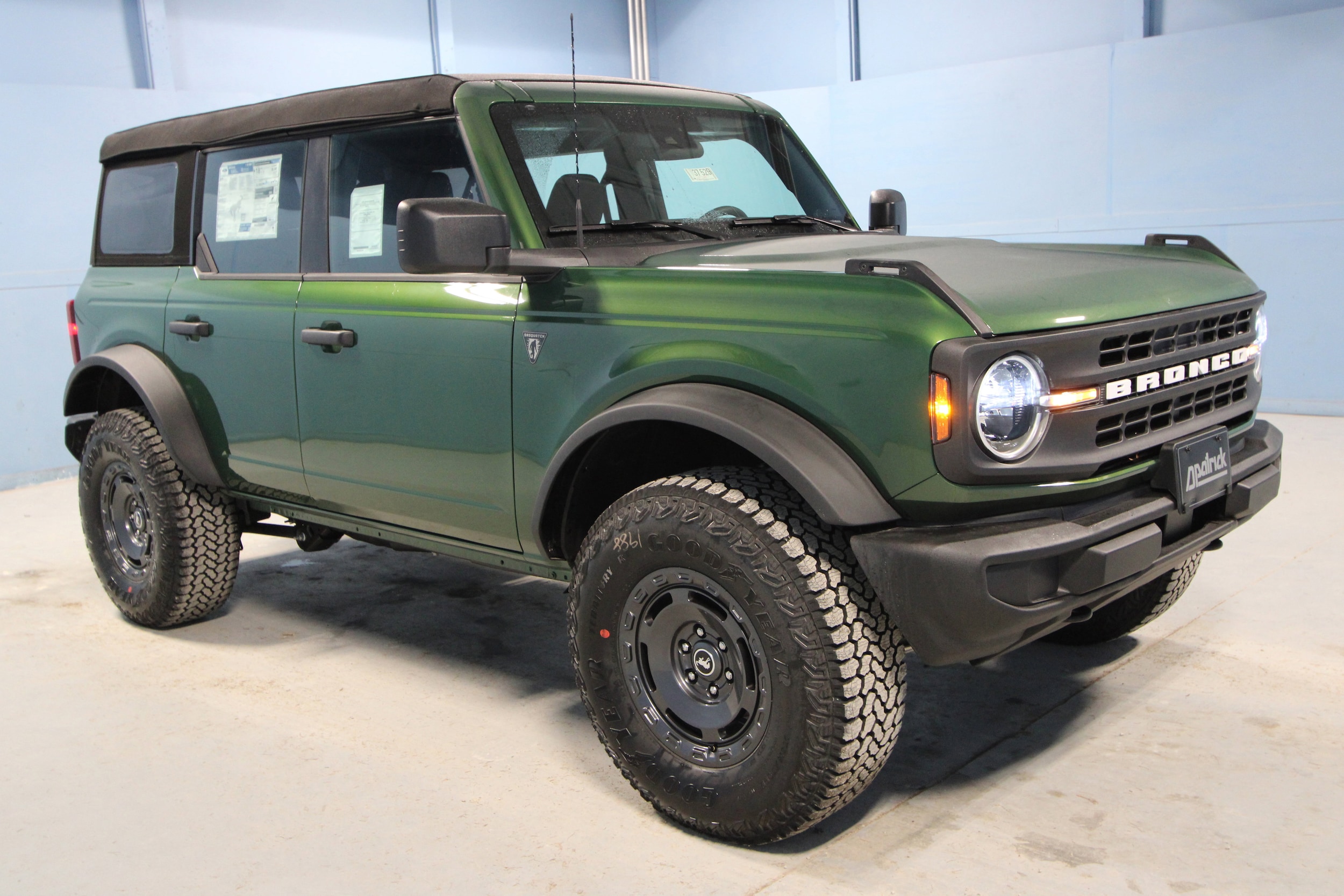 2025 Ford Bronco 4-Door Base's photo