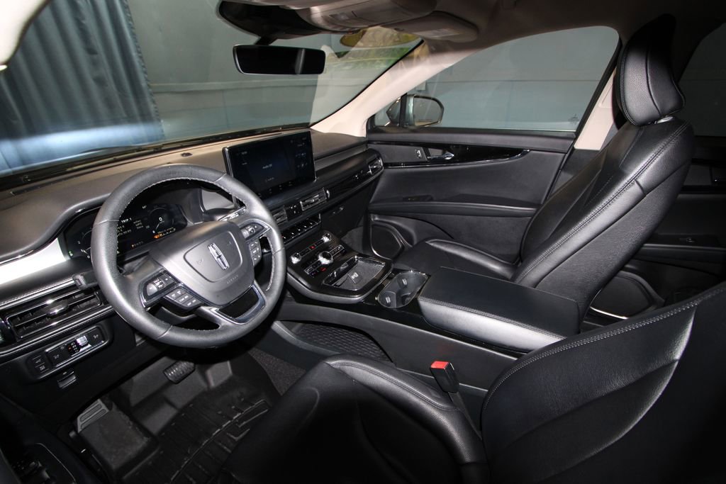 2021 Lincoln Nautilus Standard photo 2