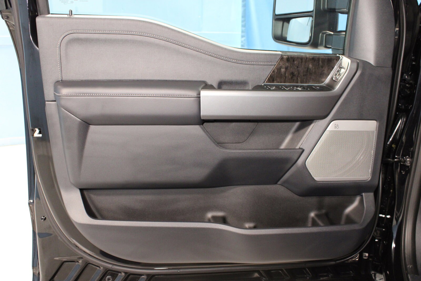 2025 Ford F-350 Lariat photo 4