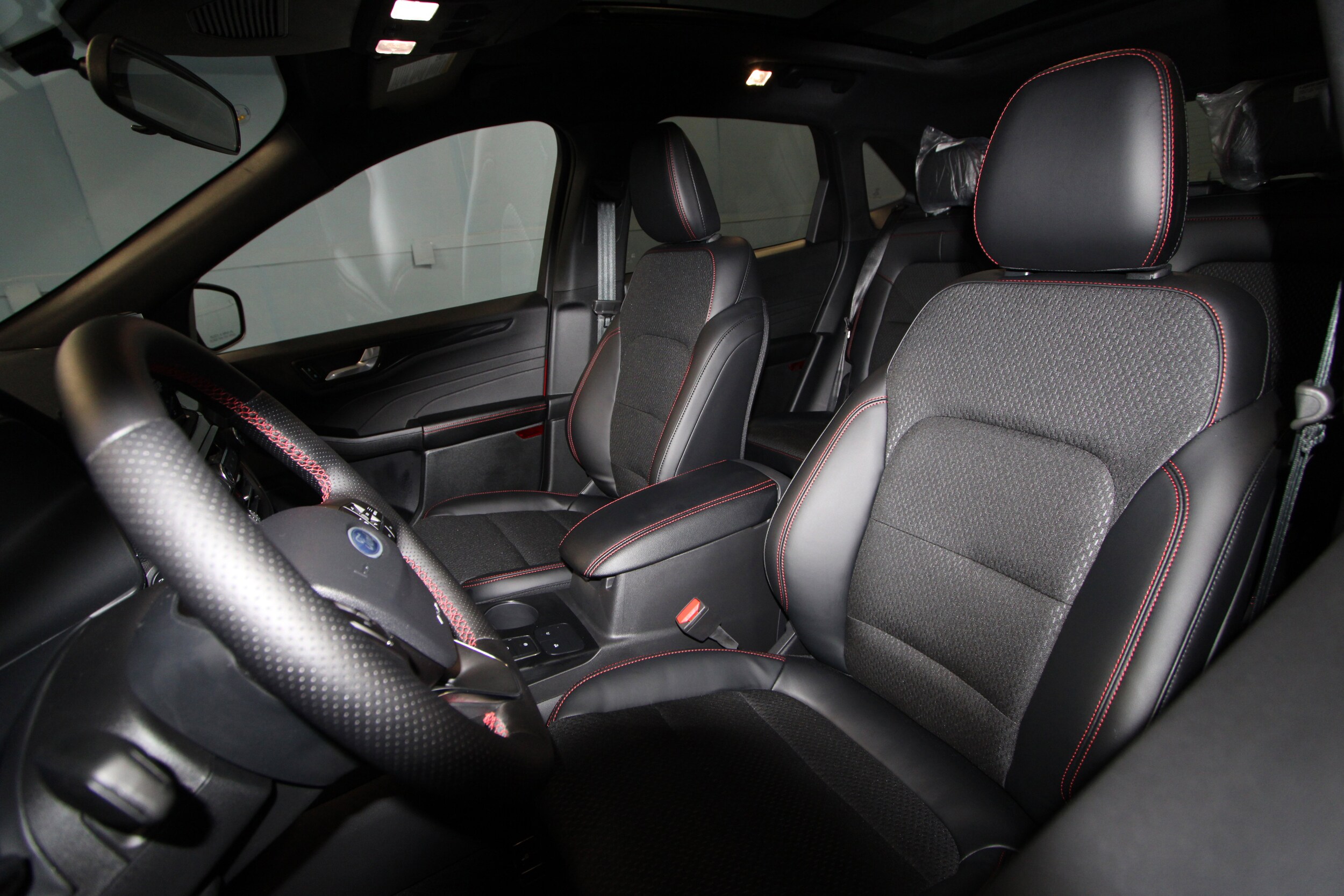 2025 Ford Escape ST-Line photo 2