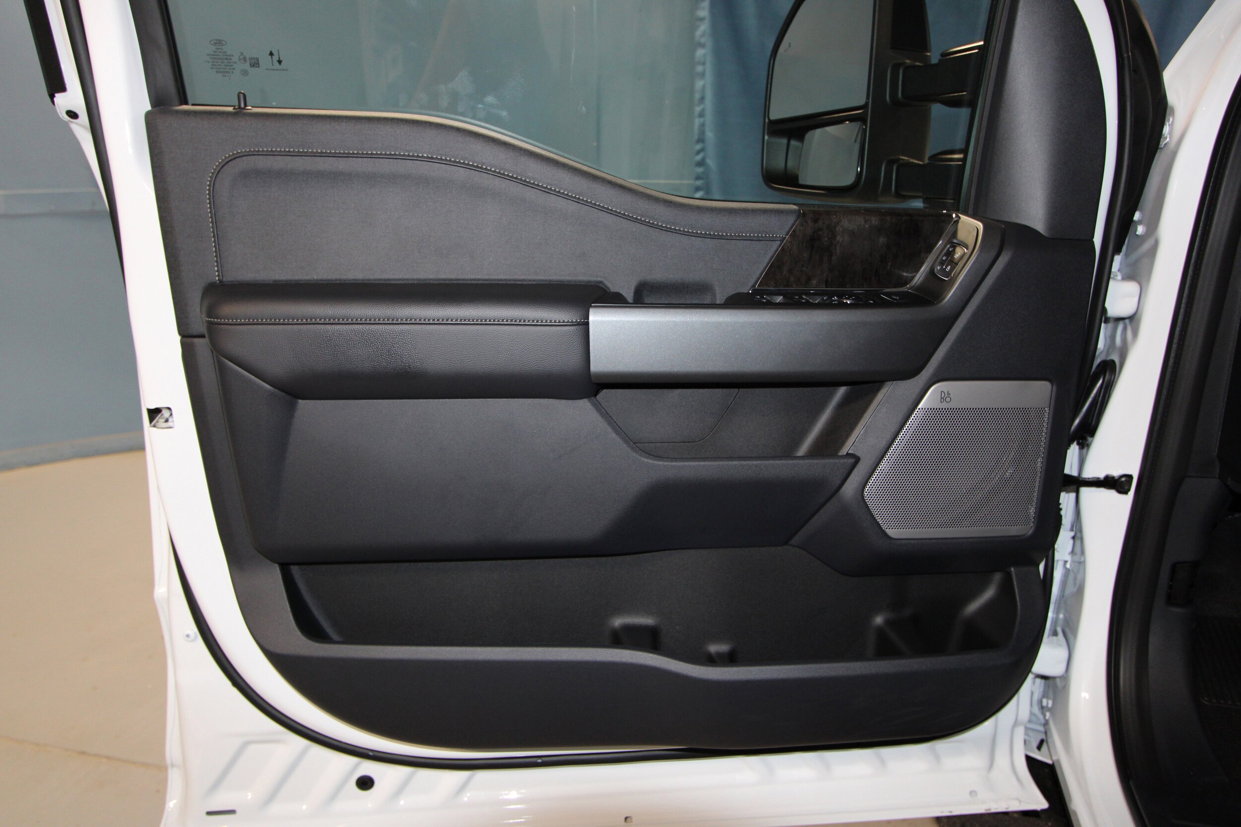 2025 Ford F-350 Lariat photo 4