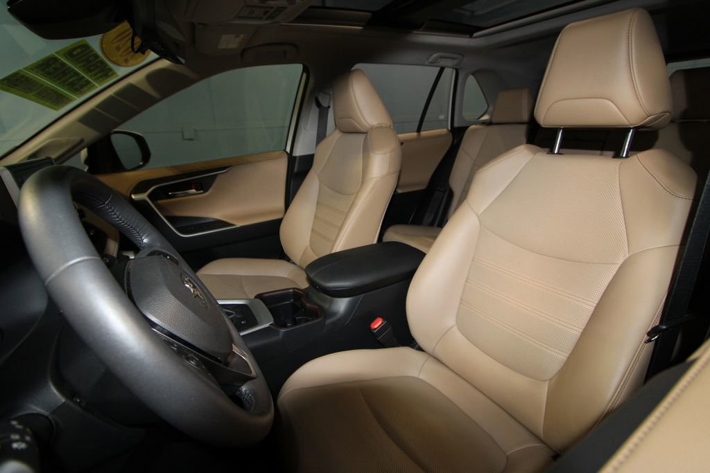 2020 Toyota RAV4 Hybrid Limited Sport photo 3