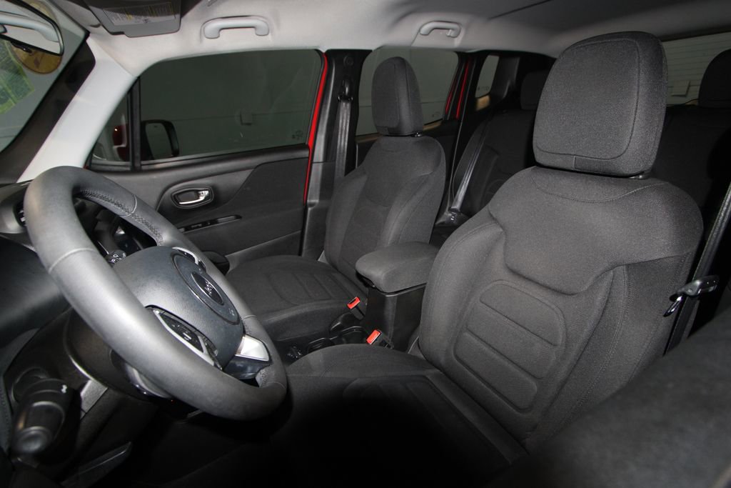2021 Jeep Renegade Latitude Sport photo 3