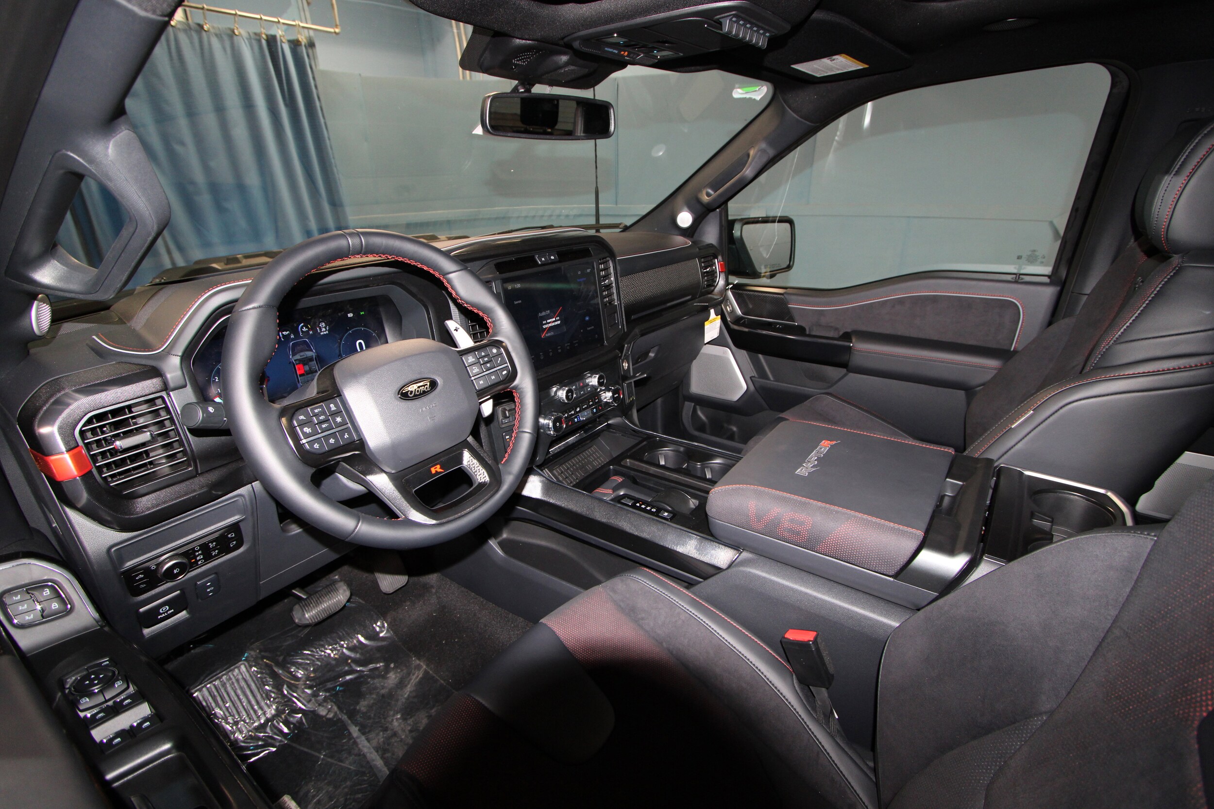2025 Ford F-150 Raptor photo 2