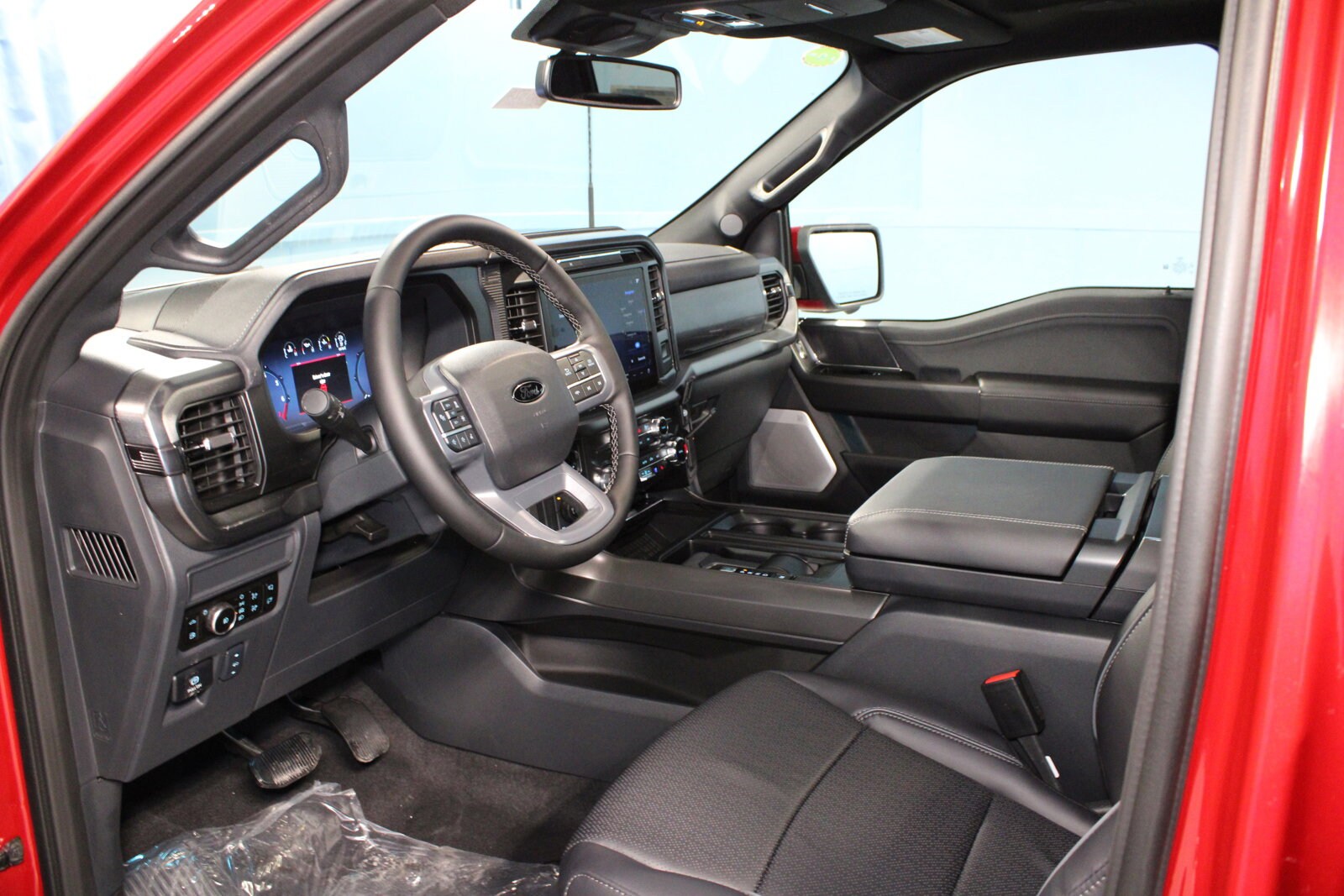 2025 Ford F-150 Lariat photo 2