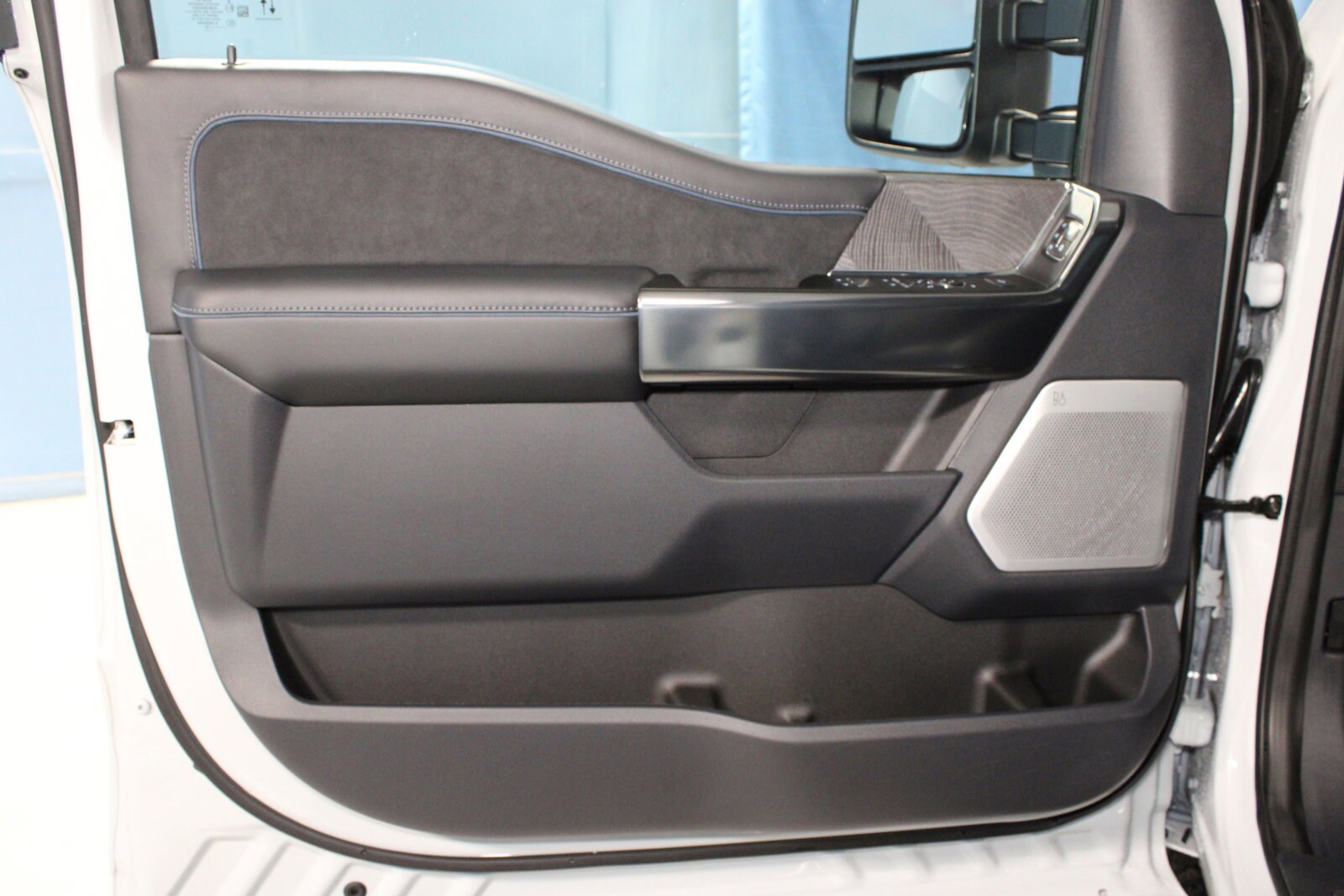 2025 Ford F-250 Platinum photo 4