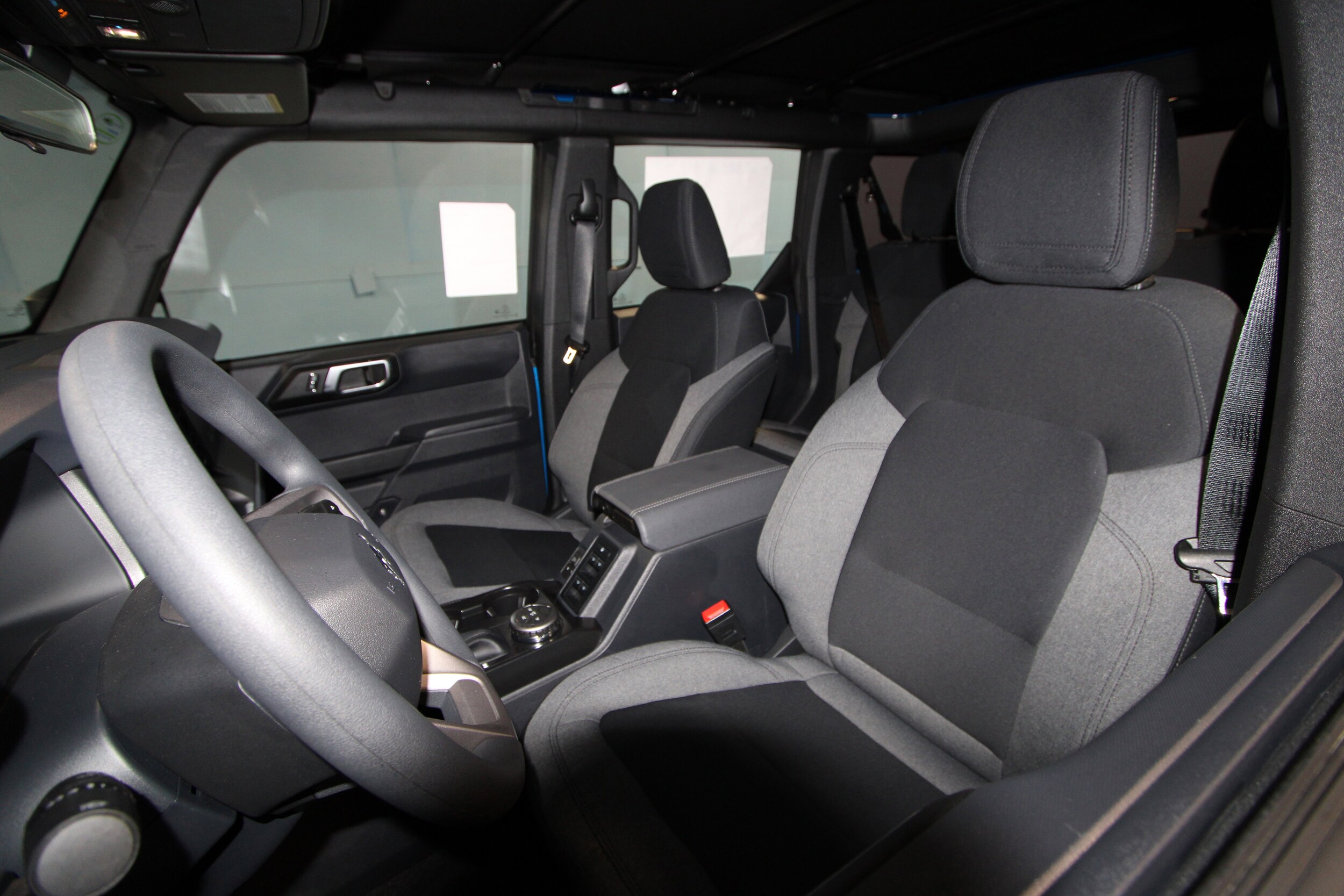 2025 Ford Bronco Base photo 3
