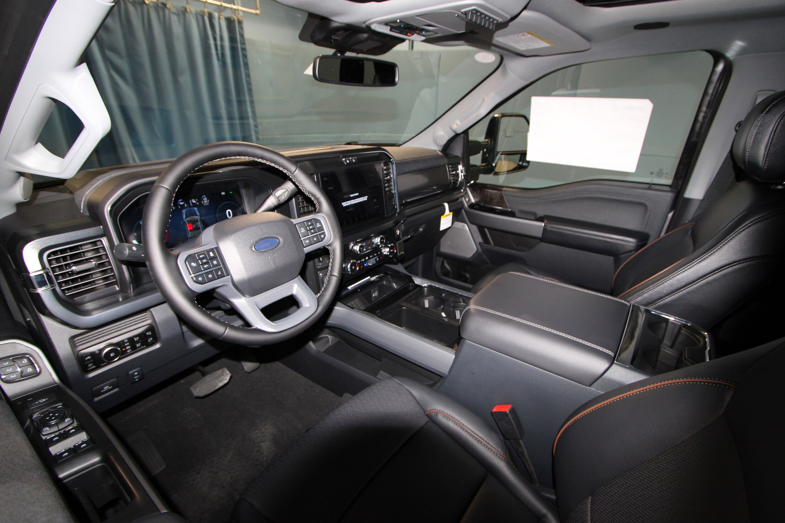 2025 Ford F-350 Lariat photo 2