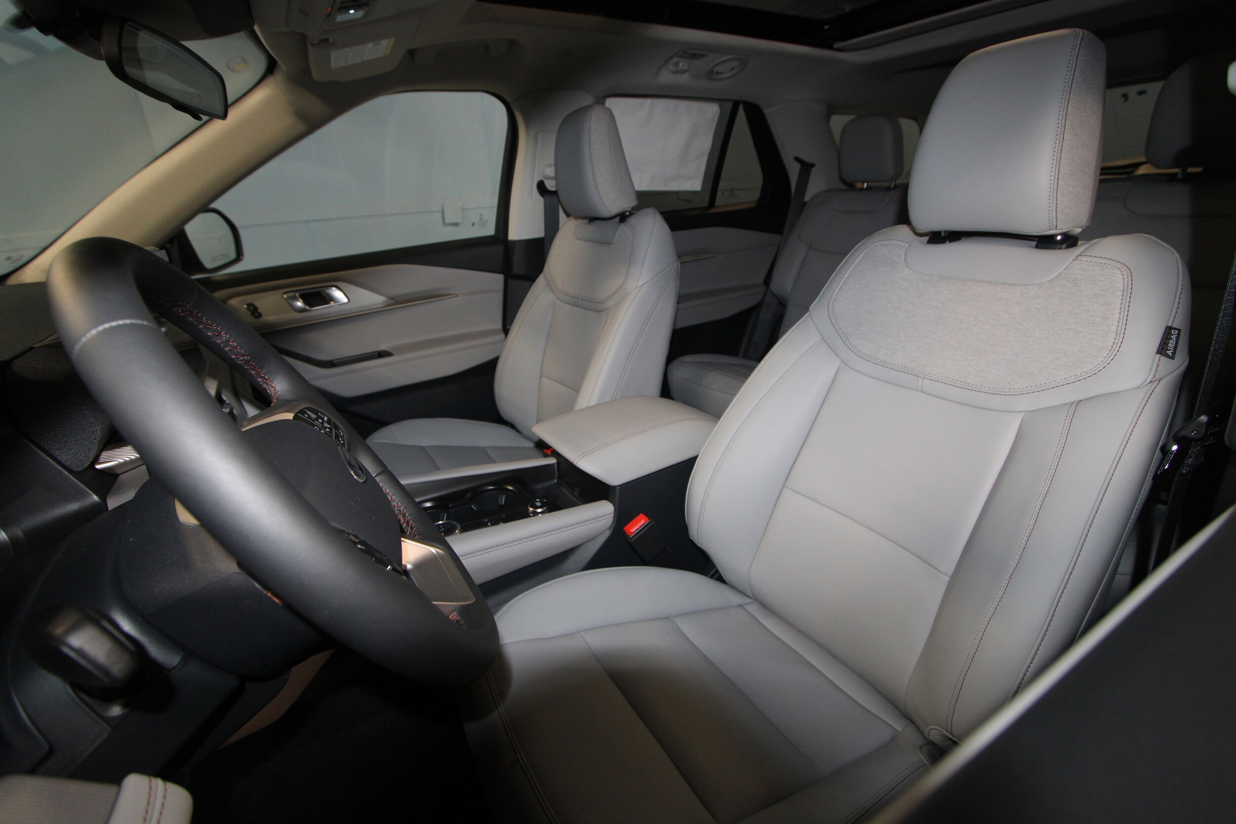 2025 Ford Explorer photo 3