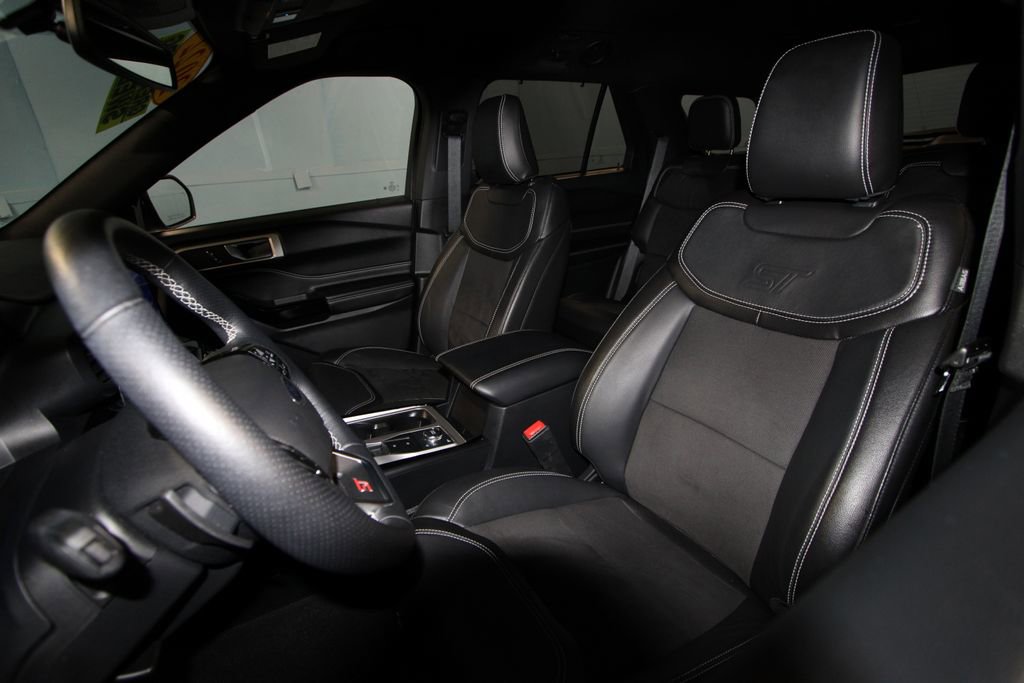 2022 Ford Explorer ST photo 3