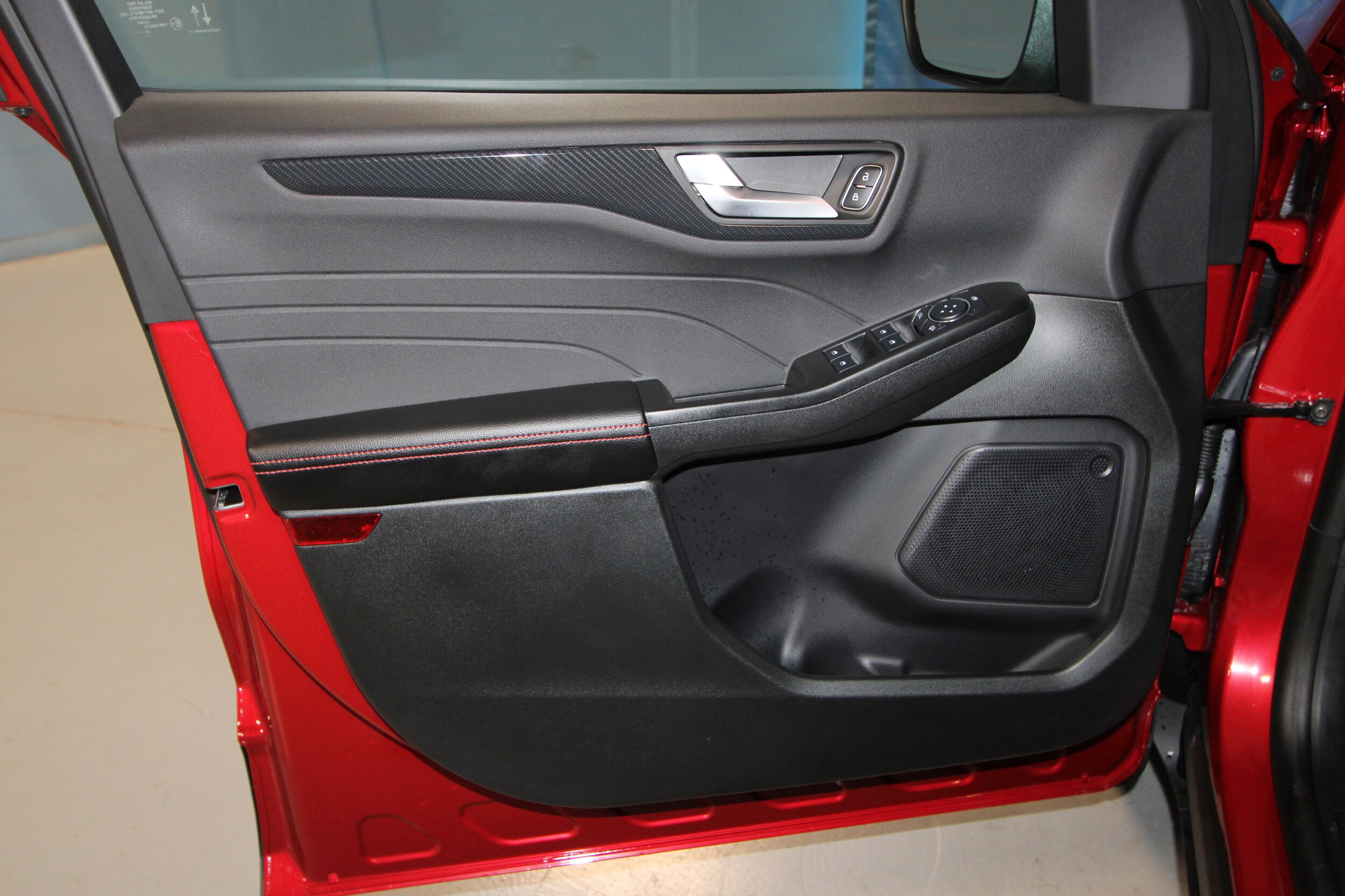 2025 Ford Escape ST-Line photo 3