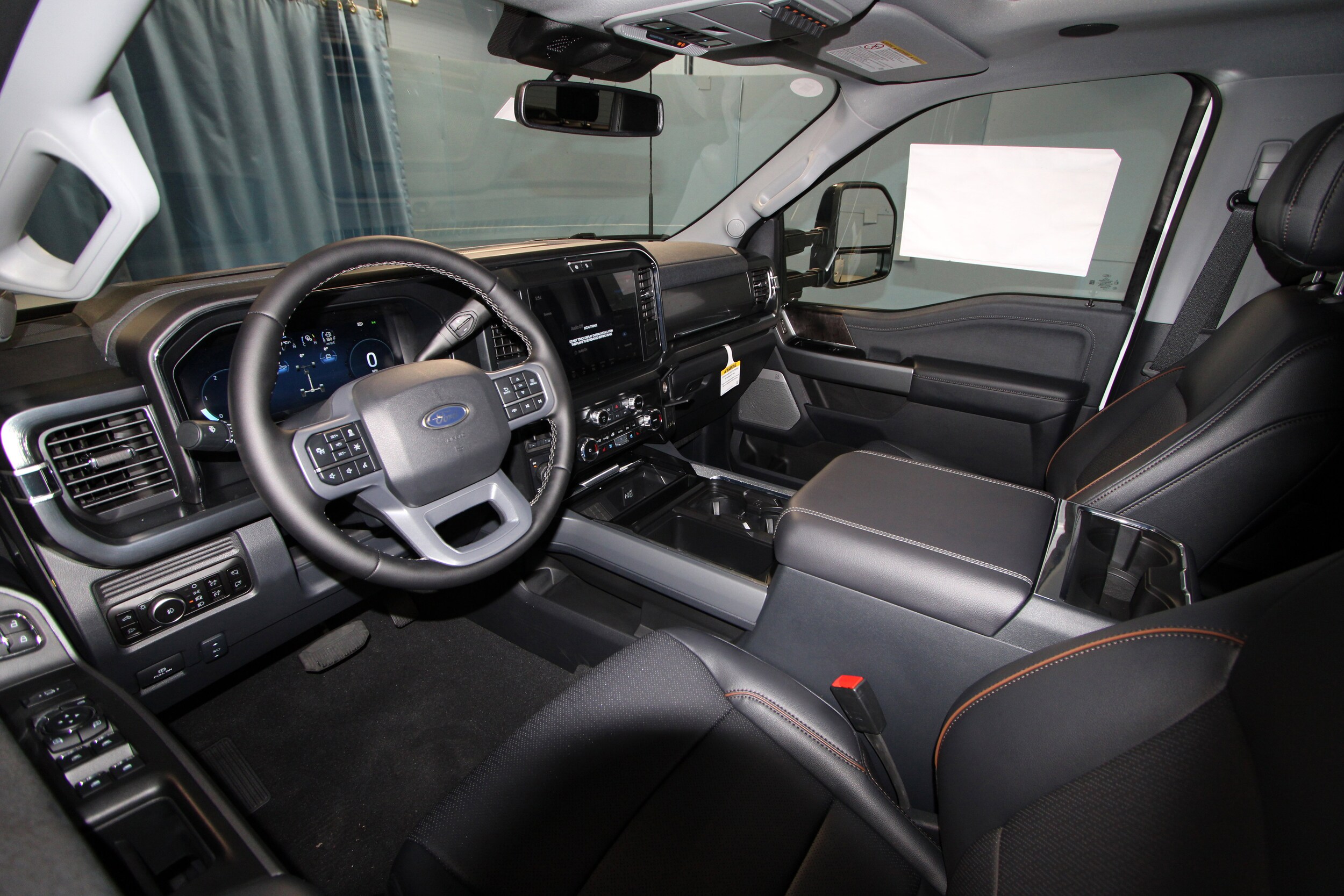 2025 Ford F-350 Lariat photo 2