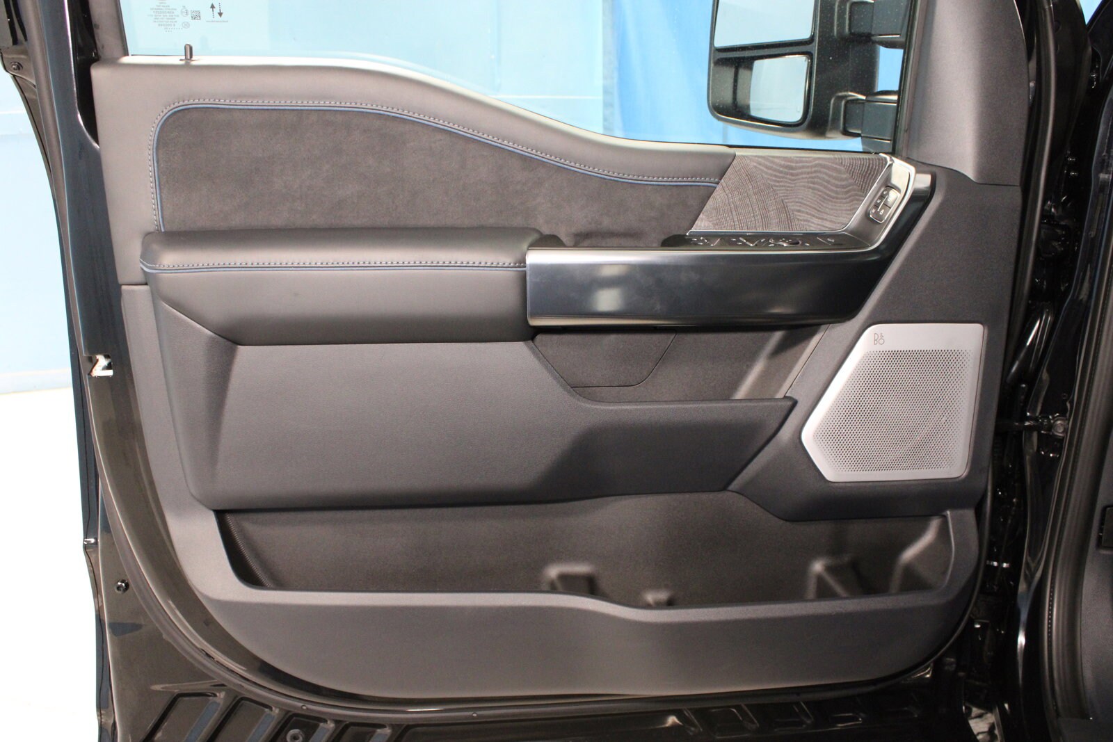 2025 Ford F-250 Platinum photo 4