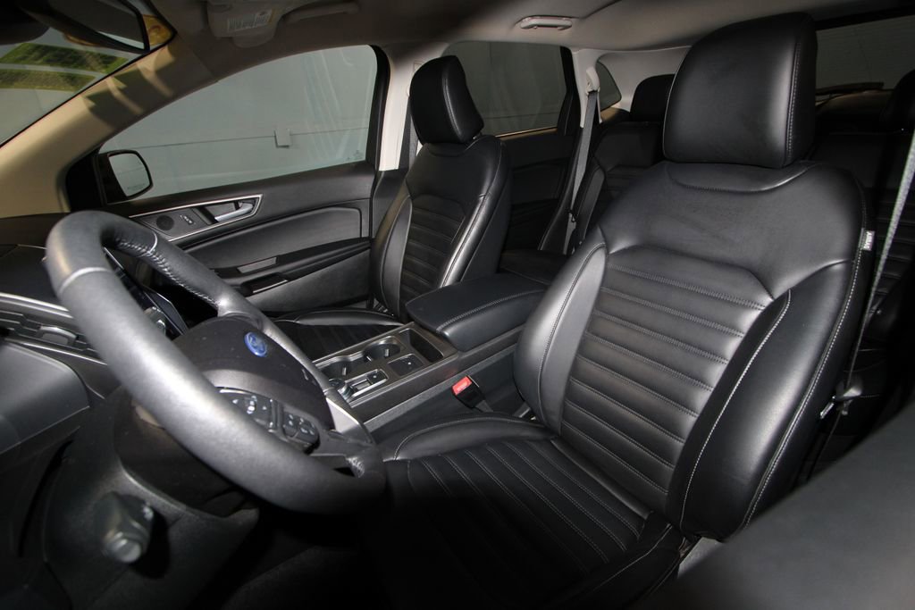 2022 Ford Edge SEL photo 3