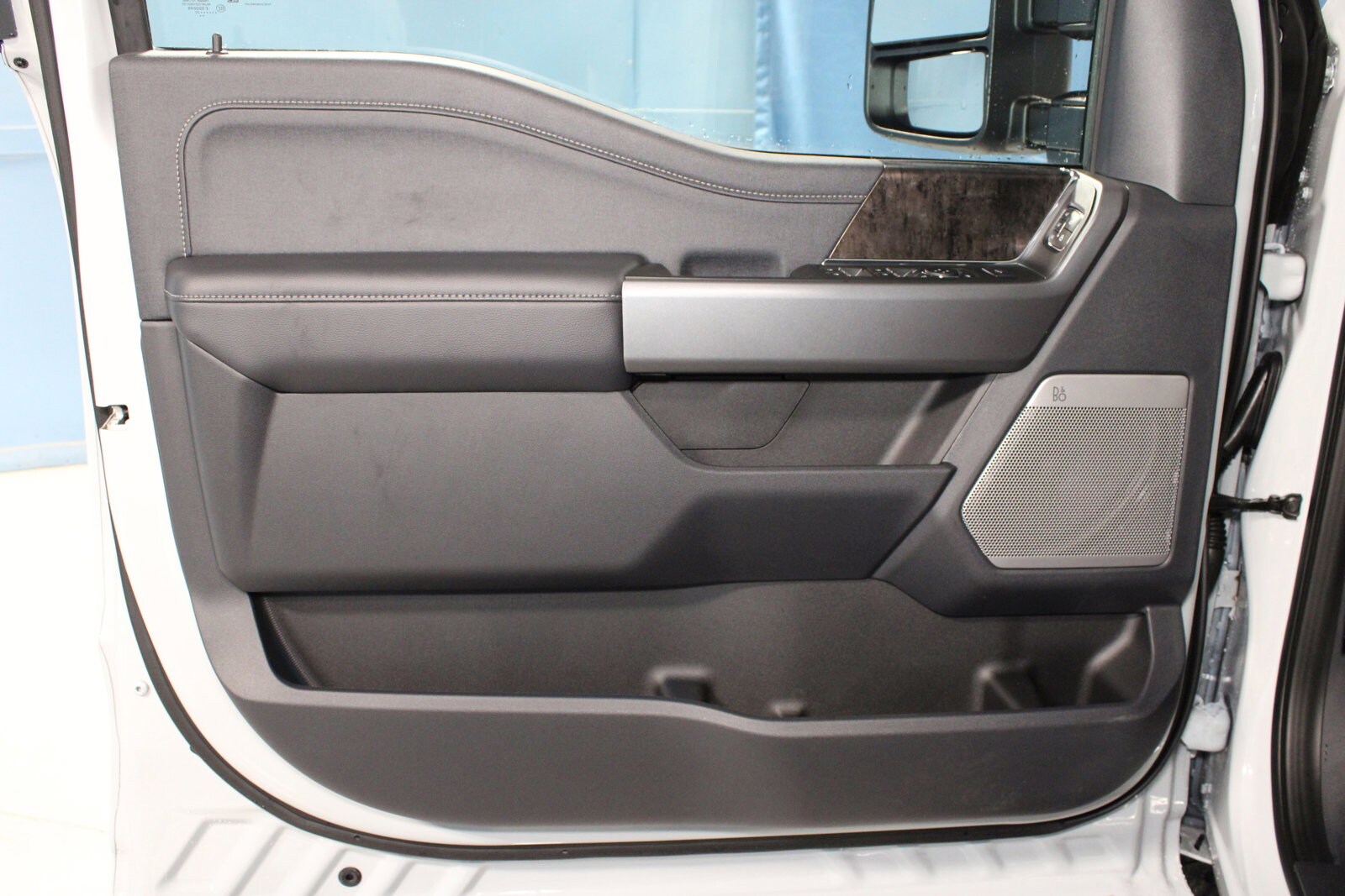 2025 Ford F-350 Lariat photo 4