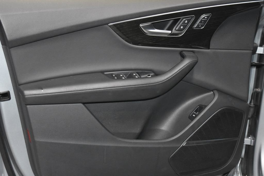 2024 Audi Q7 45 Premium Plus photo 3