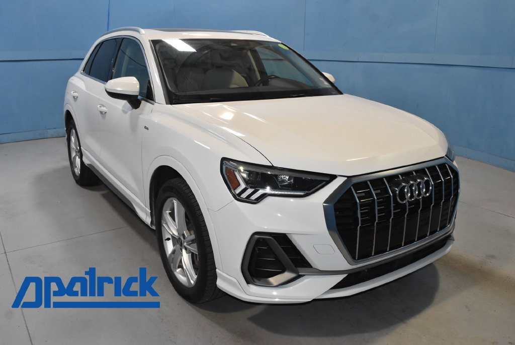 2022 Audi Q3 Premium Plus 4D Sport Utility WA1EECF35N1135576