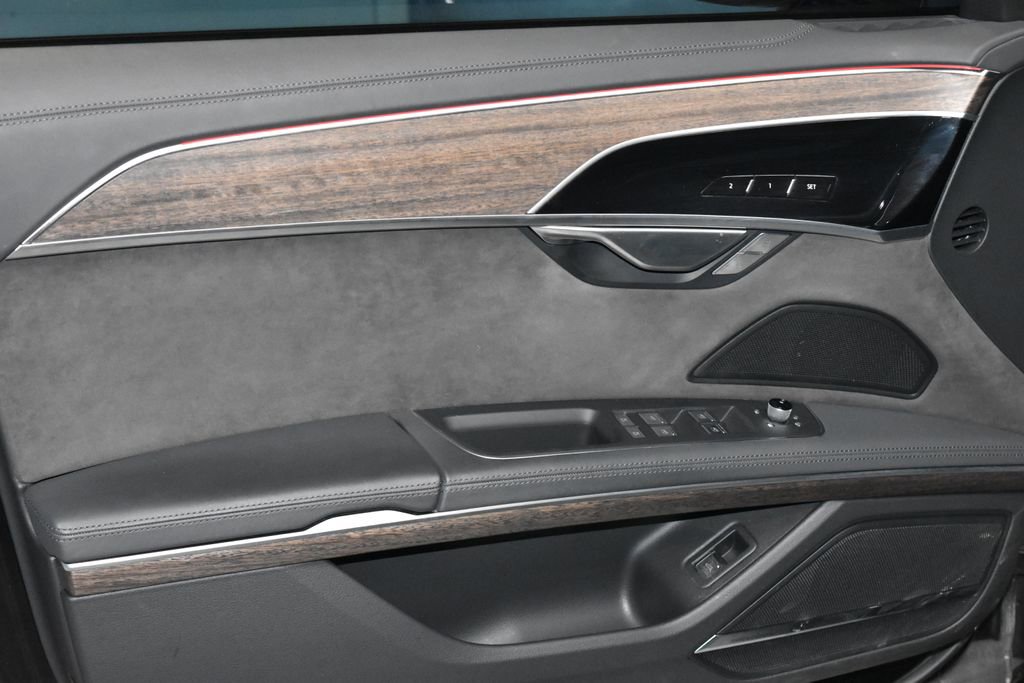 2021 Audi A8 4.0 Quattro L photo 3