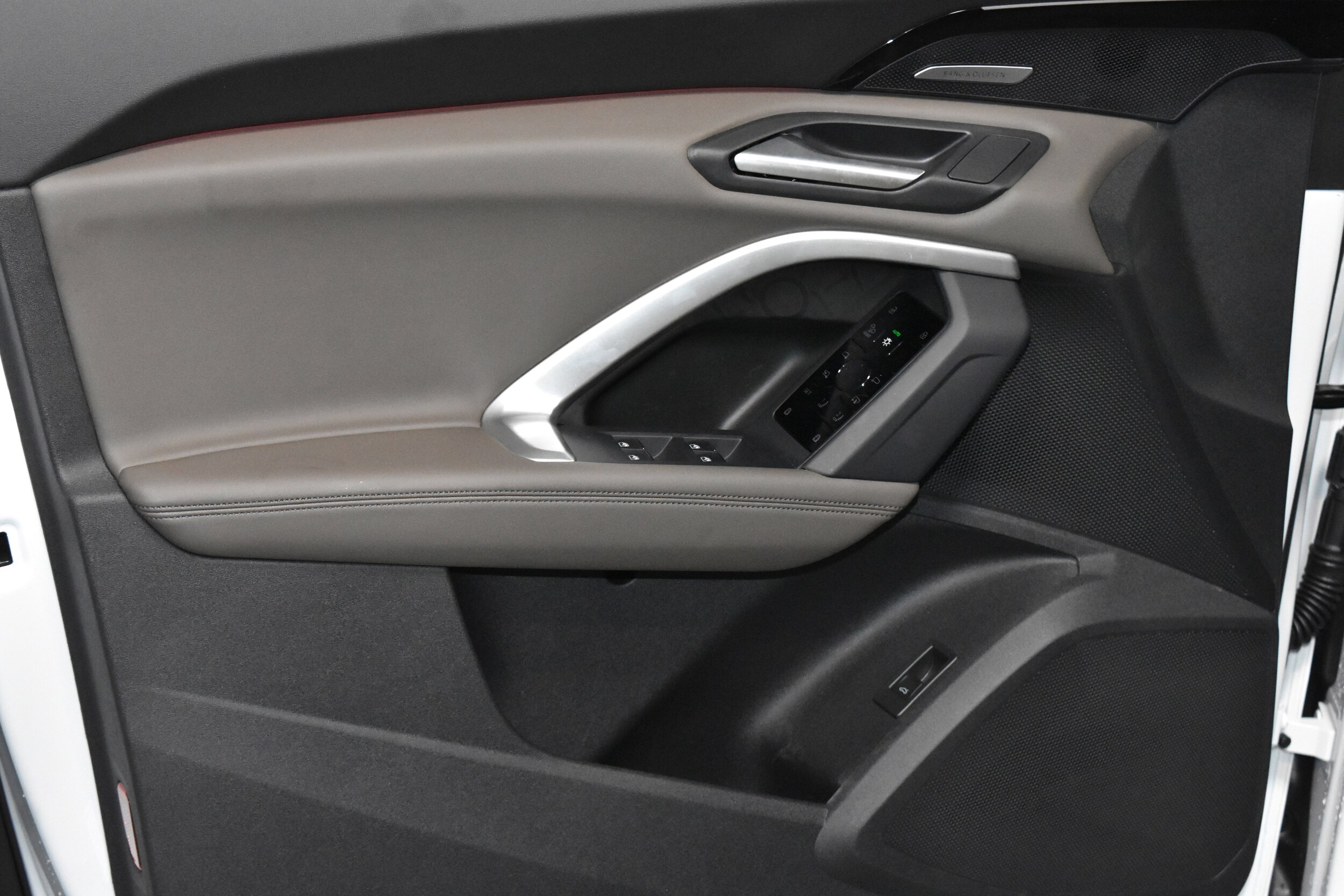 2025 Audi Q5 2.0T Premium Plus photo 3
