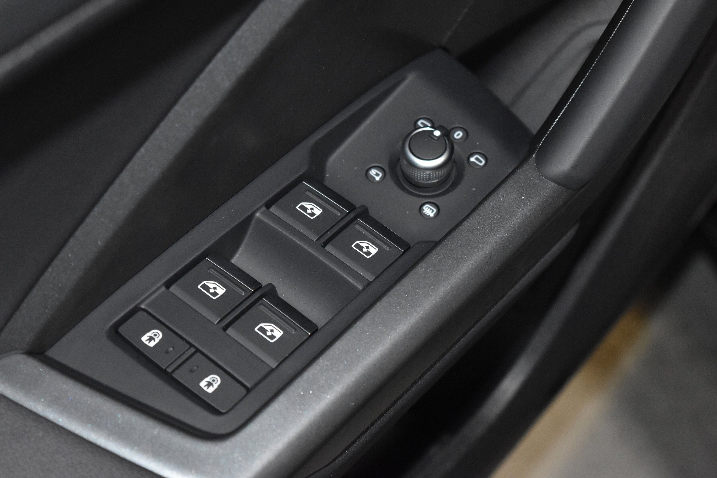 2025 Audi Q3 45 TFSI S line Premium photo 5