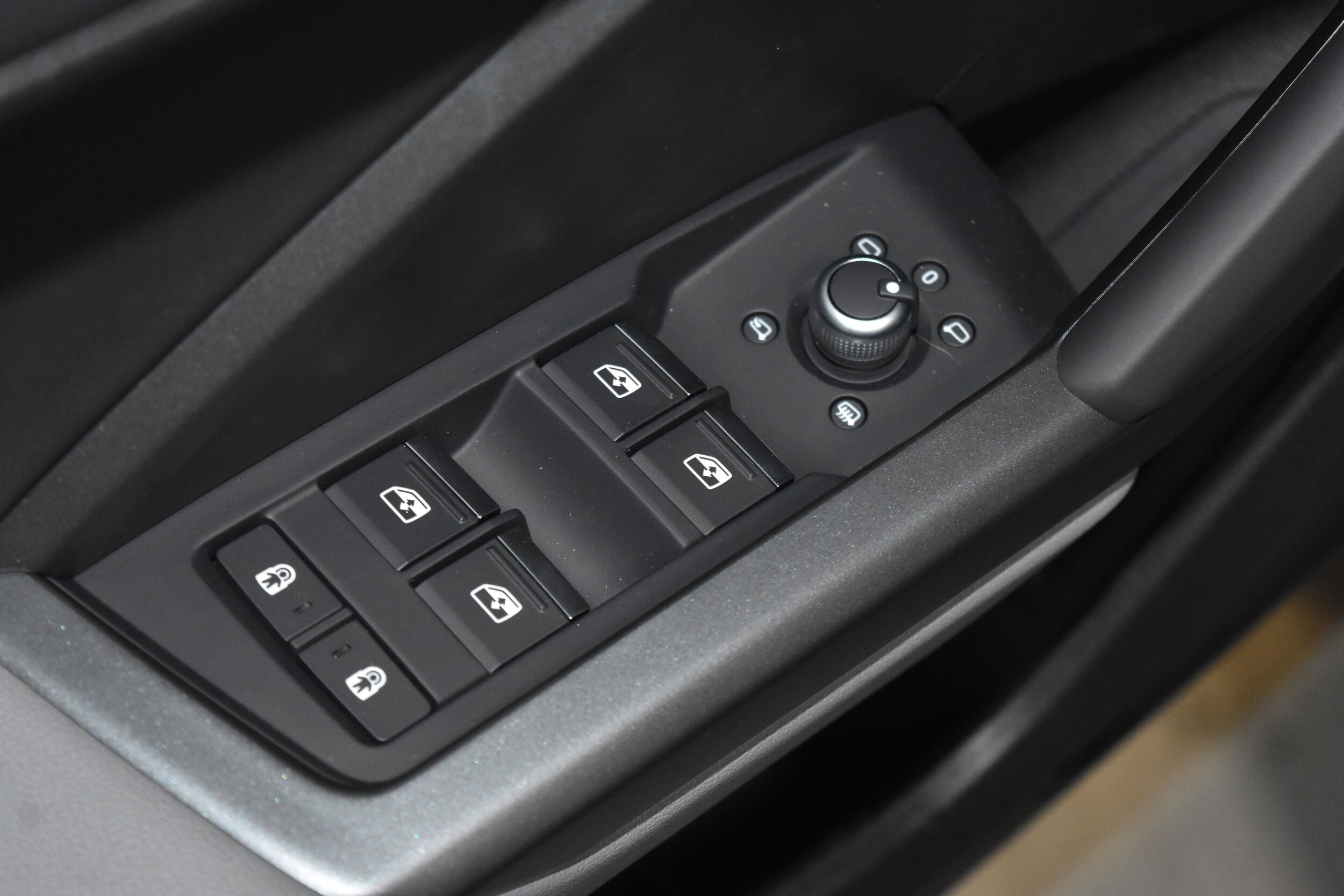 2025 Audi Q3 45 TFSI S line Premium photo 3