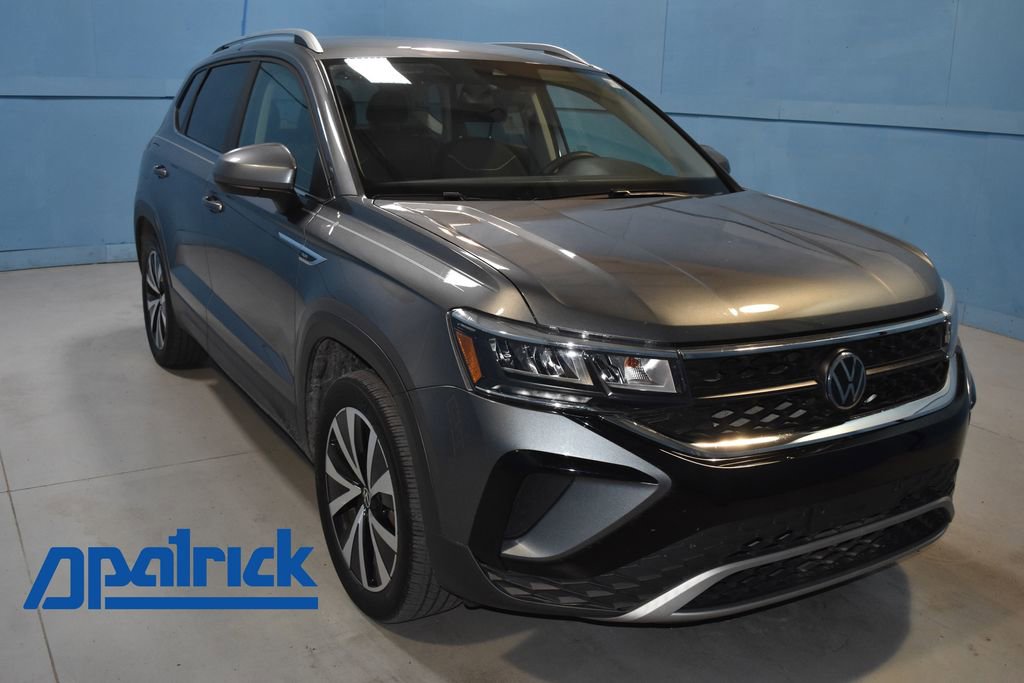 2023 Volkswagen Taos SE photo 2