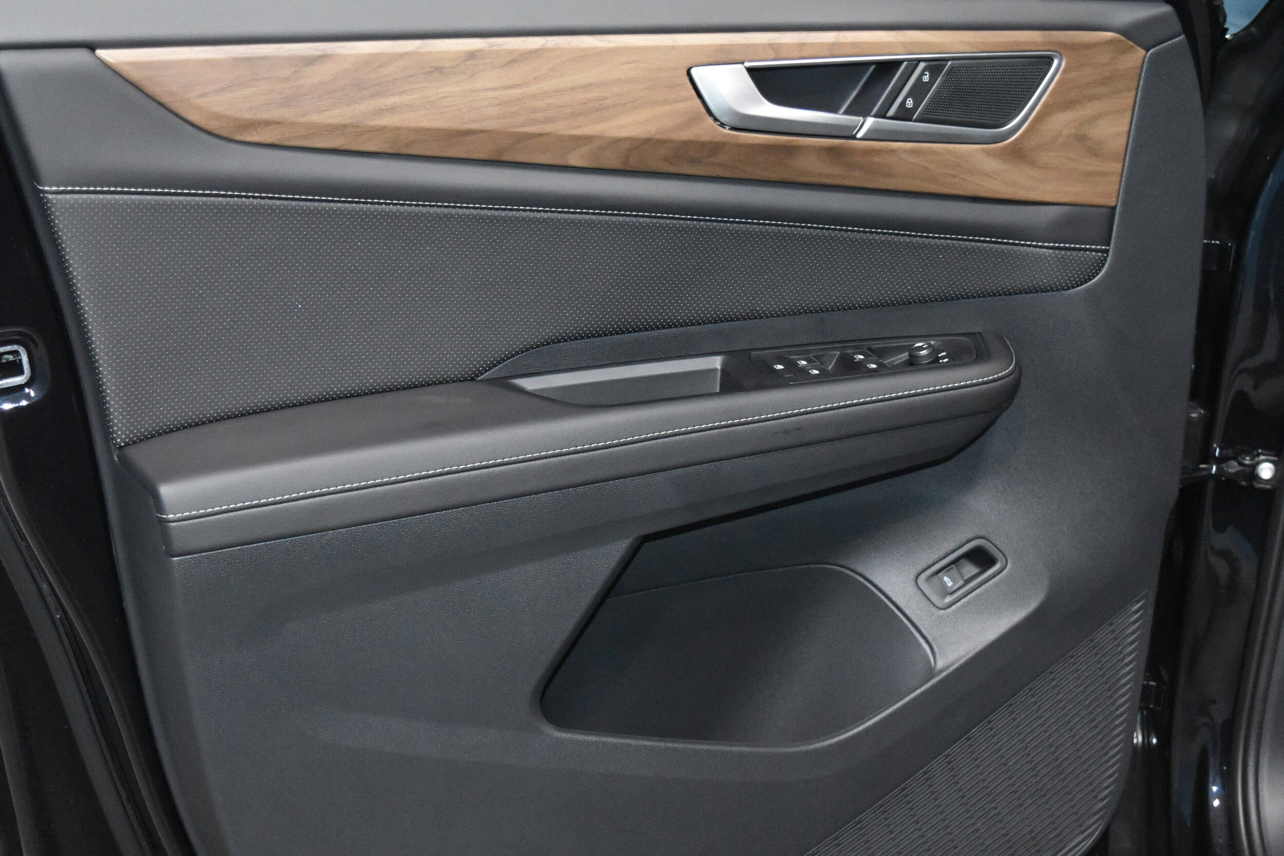 2026 Volkswagen Atlas SE Technology photo 4