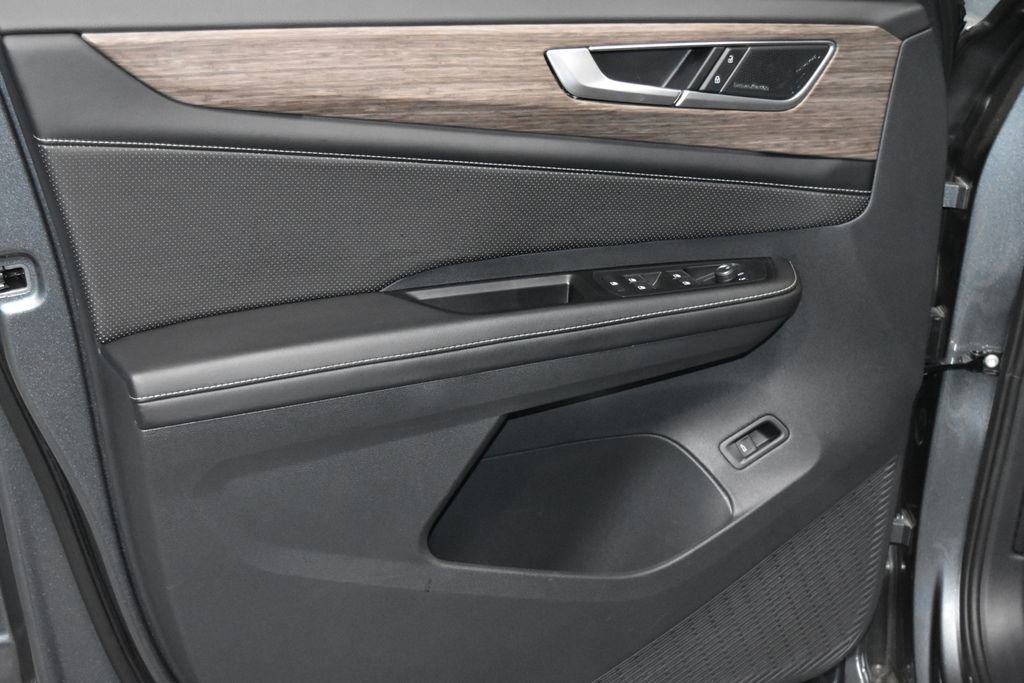 2024 Volkswagen Atlas SEL Premium R-Line photo 2