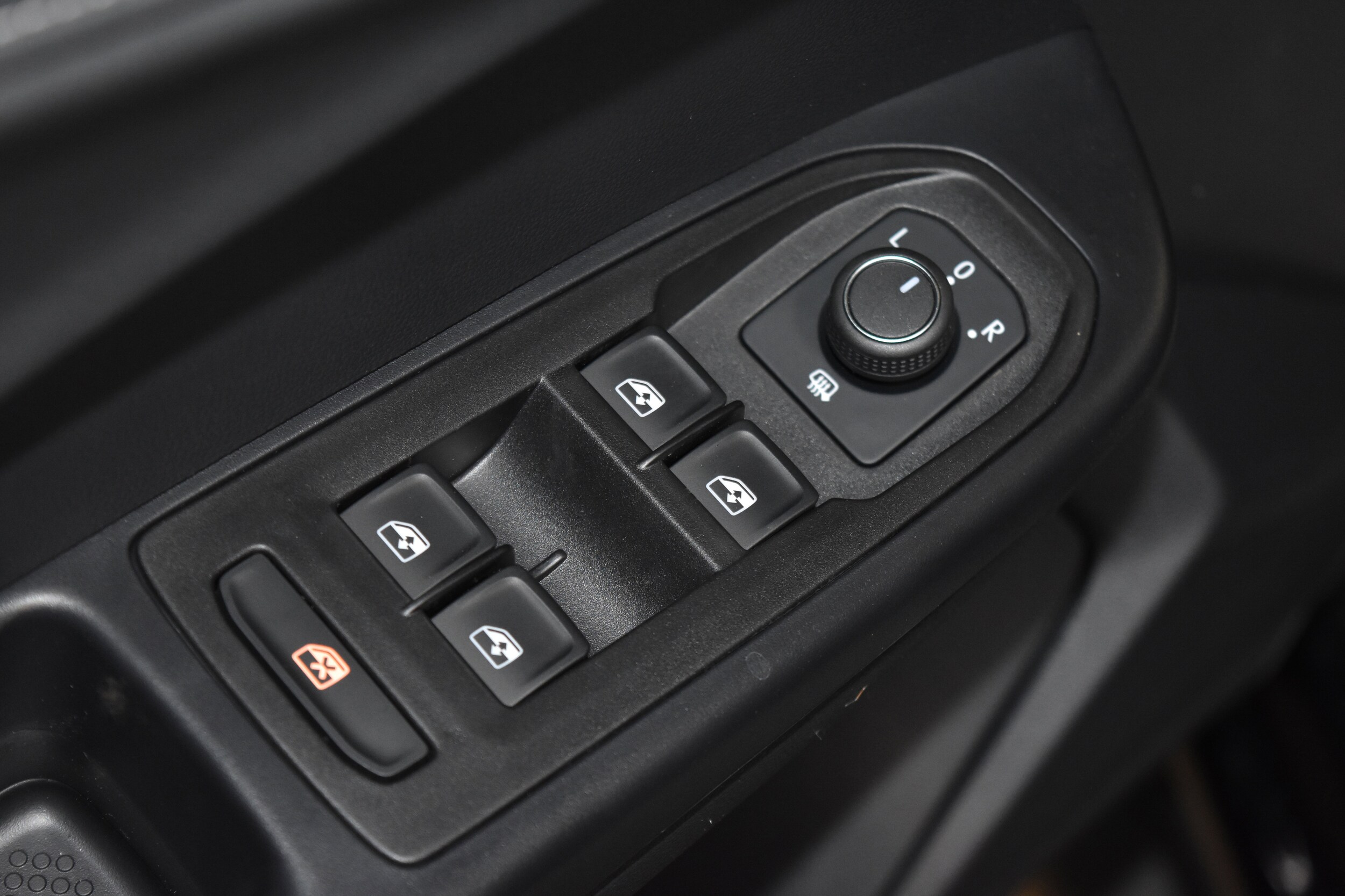 2025 Volkswagen Taos SE photo 5