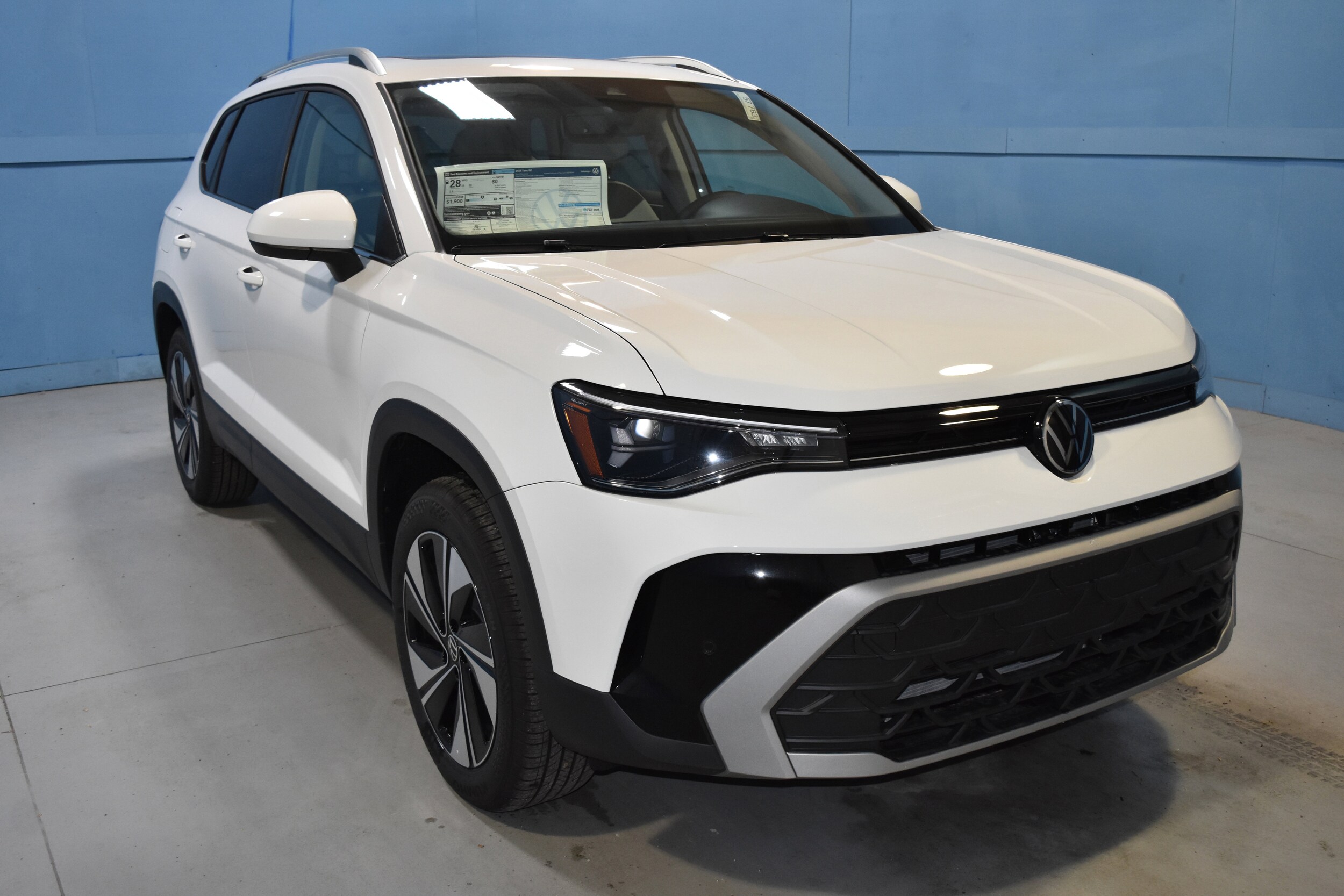 2025 Volkswagen Taos SE photo 2