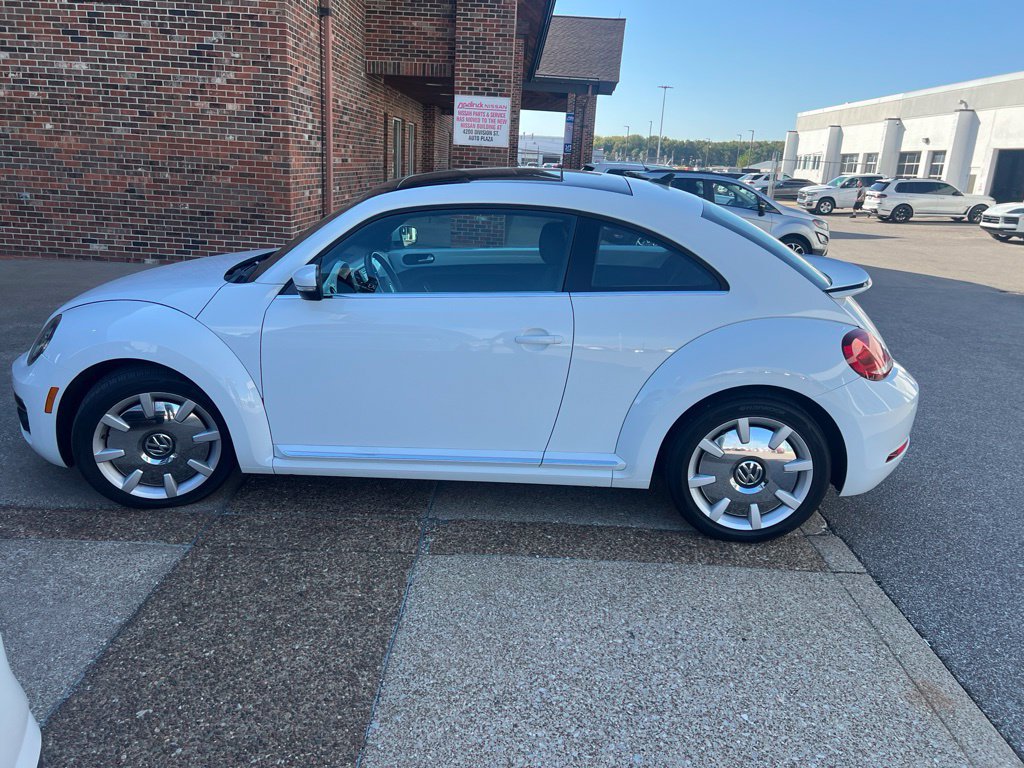 2018 Volkswagen Beetle 2.0T SE 2D Hatchback 3VWJD7AT8JM712472