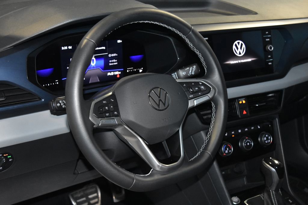 2023 Volkswagen Taos SE photo 3