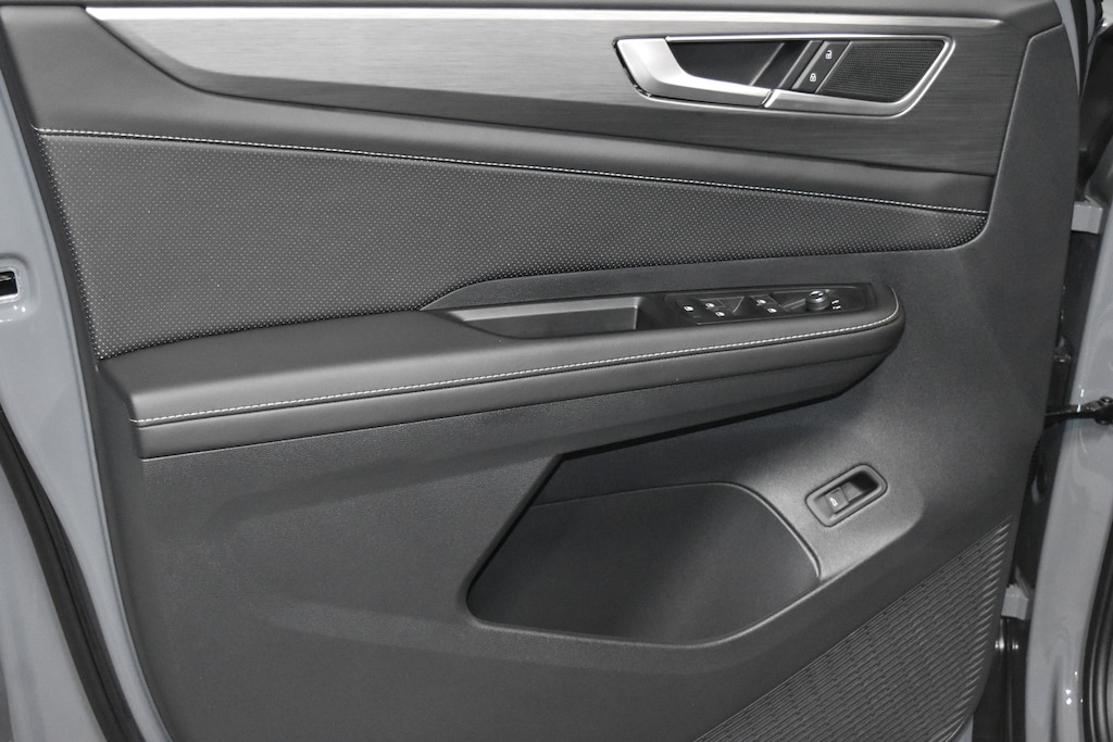 New 2026 Volkswagen Atlas Cross Sport 2.0T SE w/Technology SUV