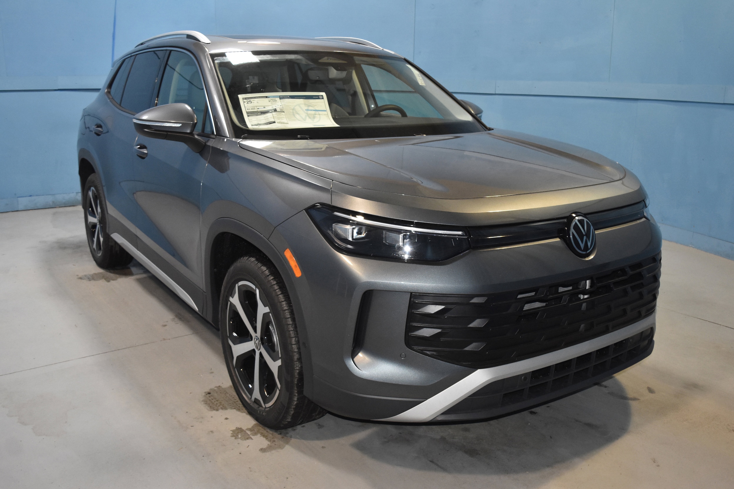 2026 Volkswagen Tiguan SE's photo