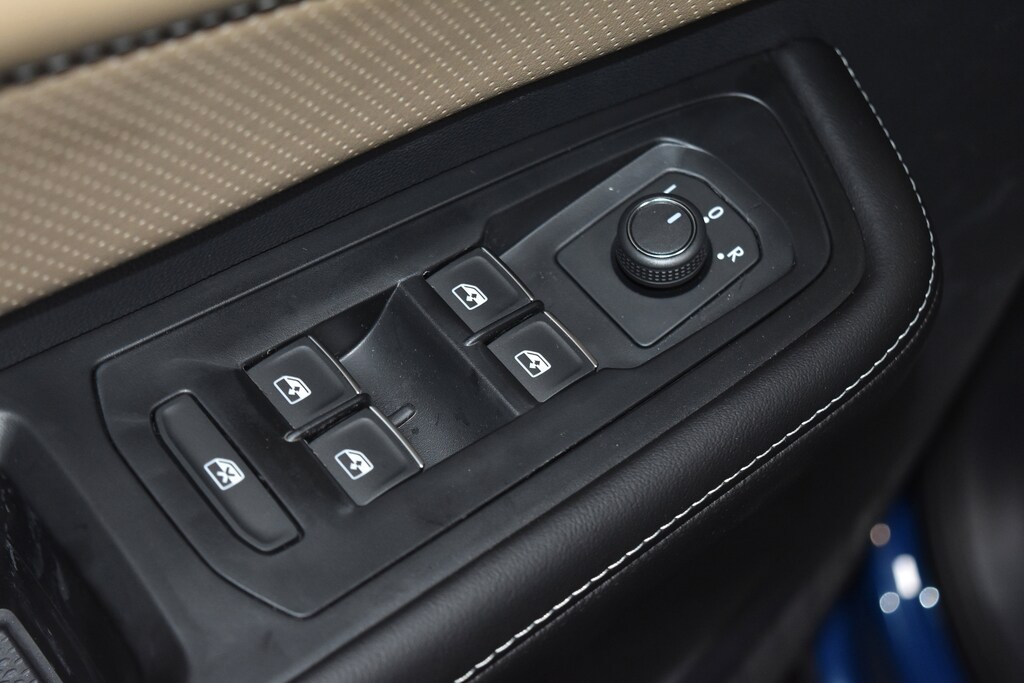 New 2026 Volkswagen Atlas Cross Sport 2.0T SE w/Technology SUV