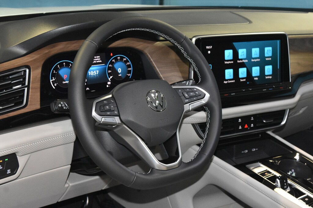 New 2026 Volkswagen Atlas 2.0T SE w/Technology SUV