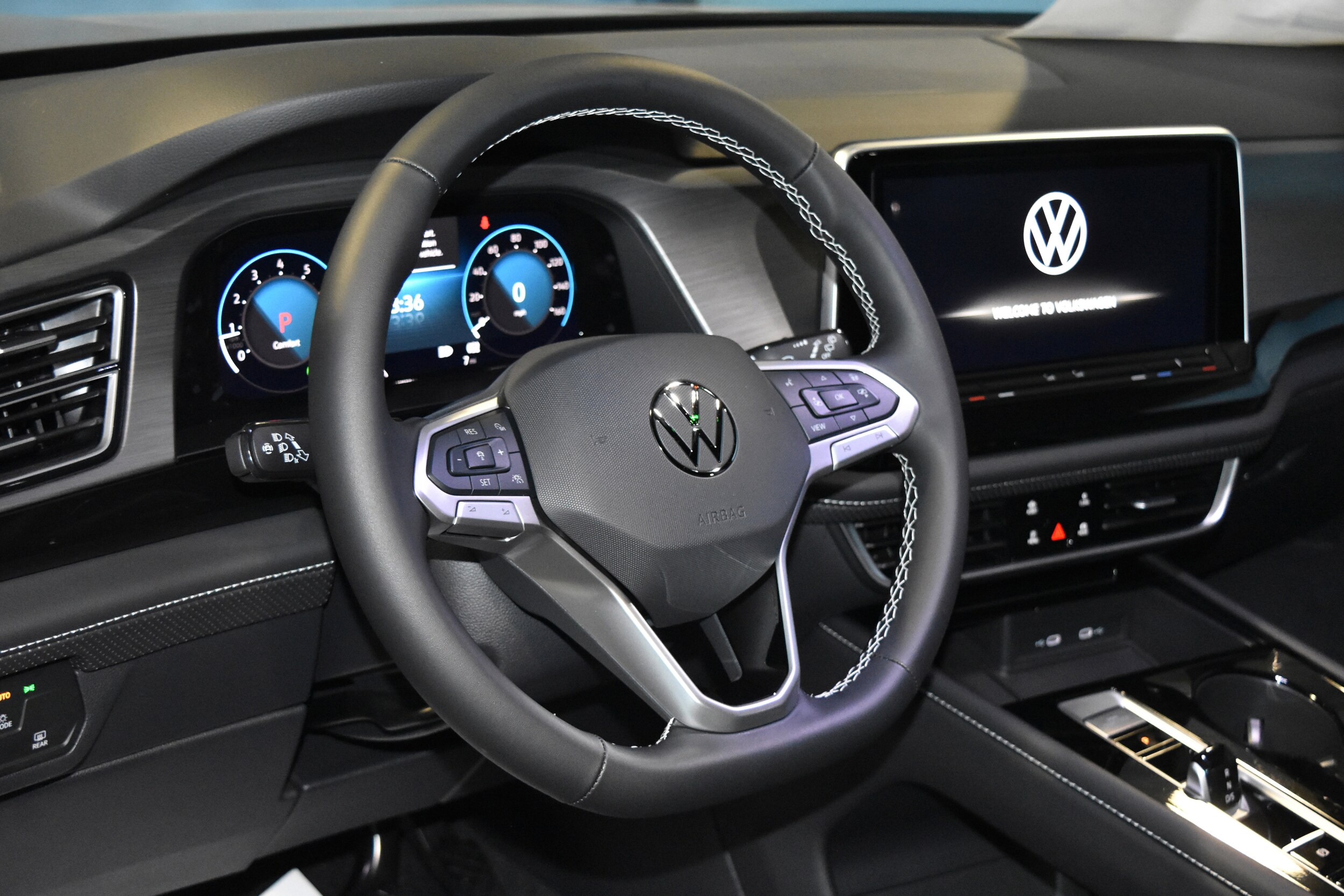 2026 Volkswagen Atlas Cross Sport SE Technology photo 3