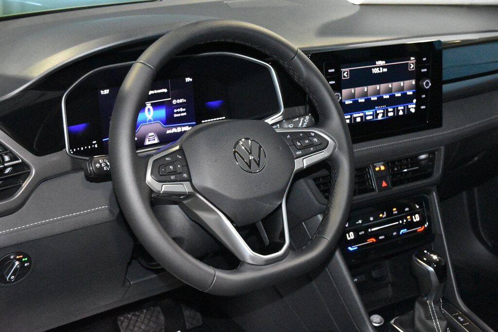 New 2026 Volkswagen Taos 1.5T SE Black SUV