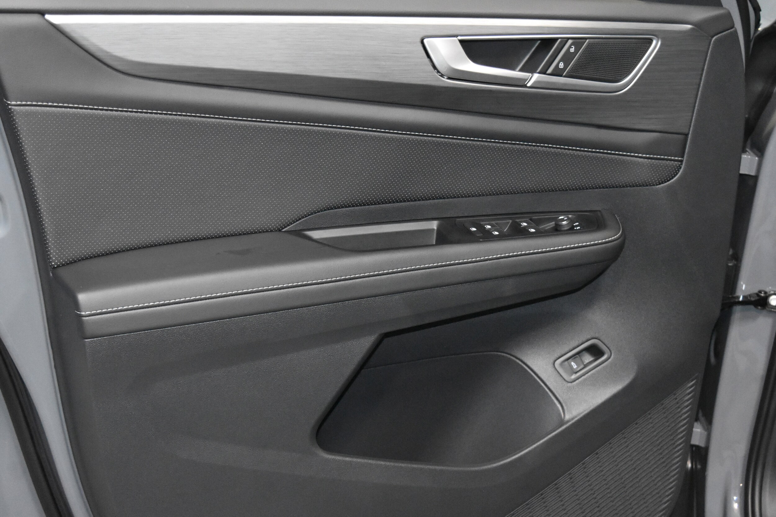 2026 Volkswagen Atlas Cross Sport SE Technology photo 4