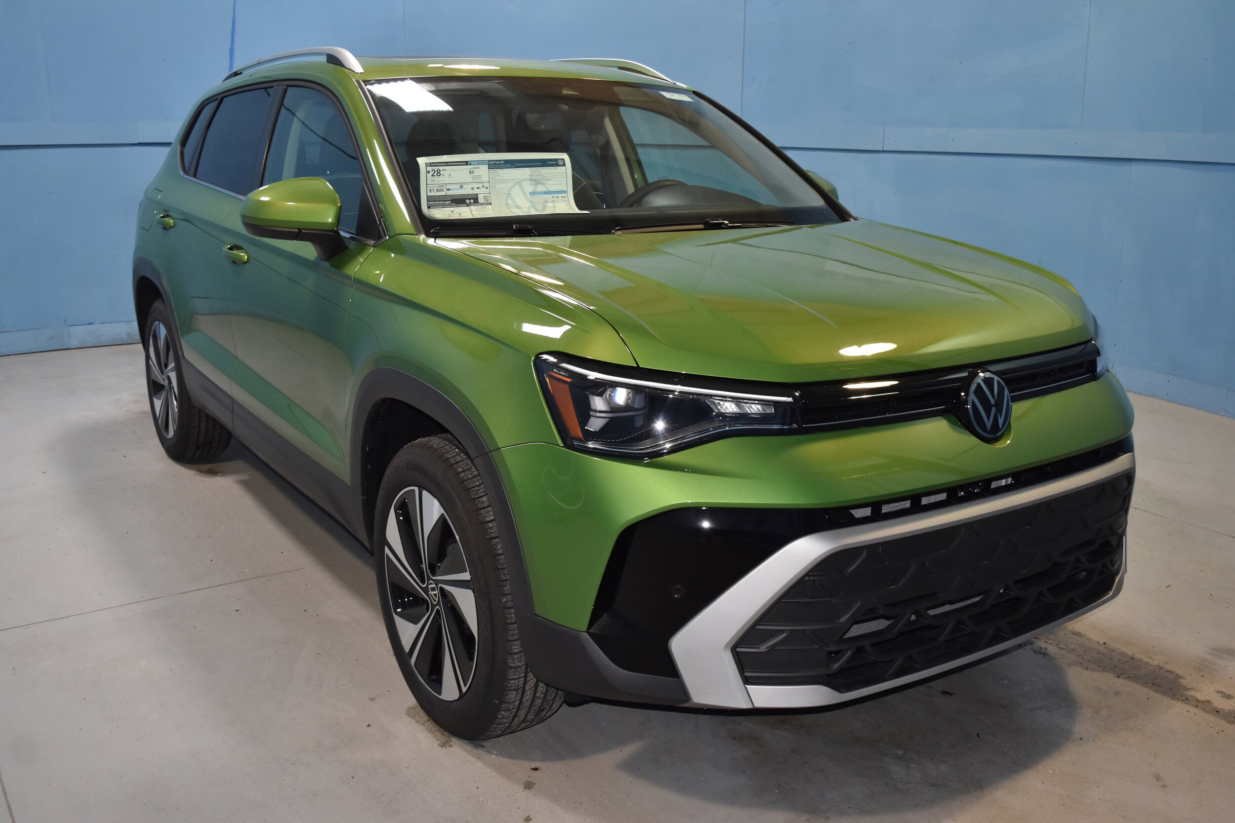 2025 Volkswagen Taos SE photo 2